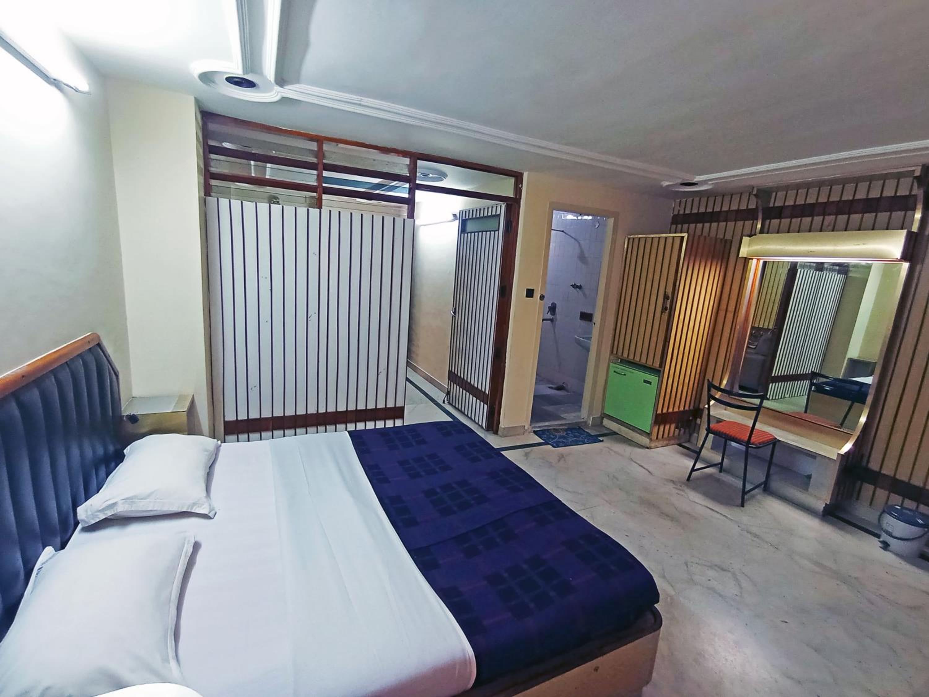 Executive Suite - Photo 1