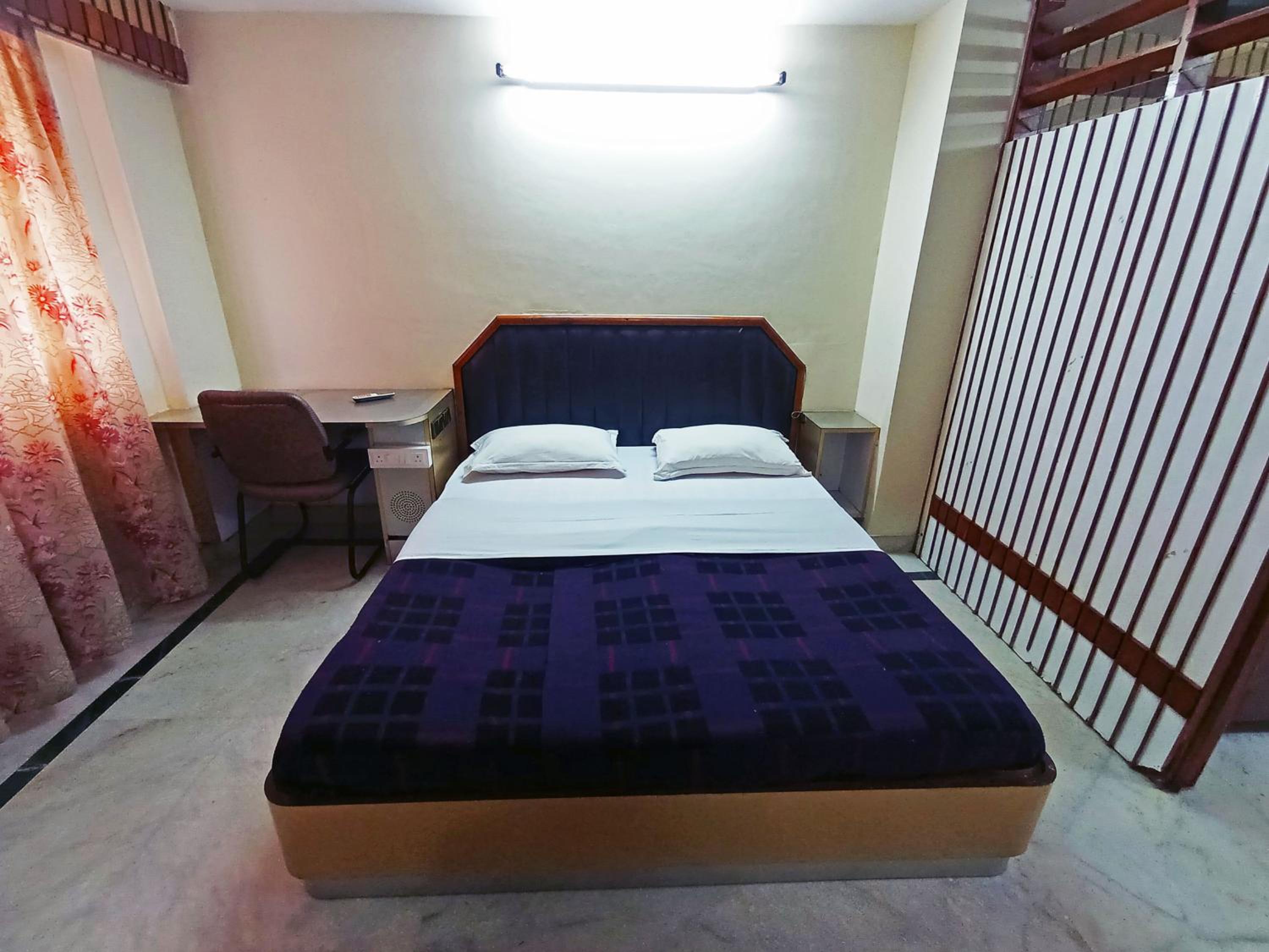 Standard Double Room with Fan - Photo 4