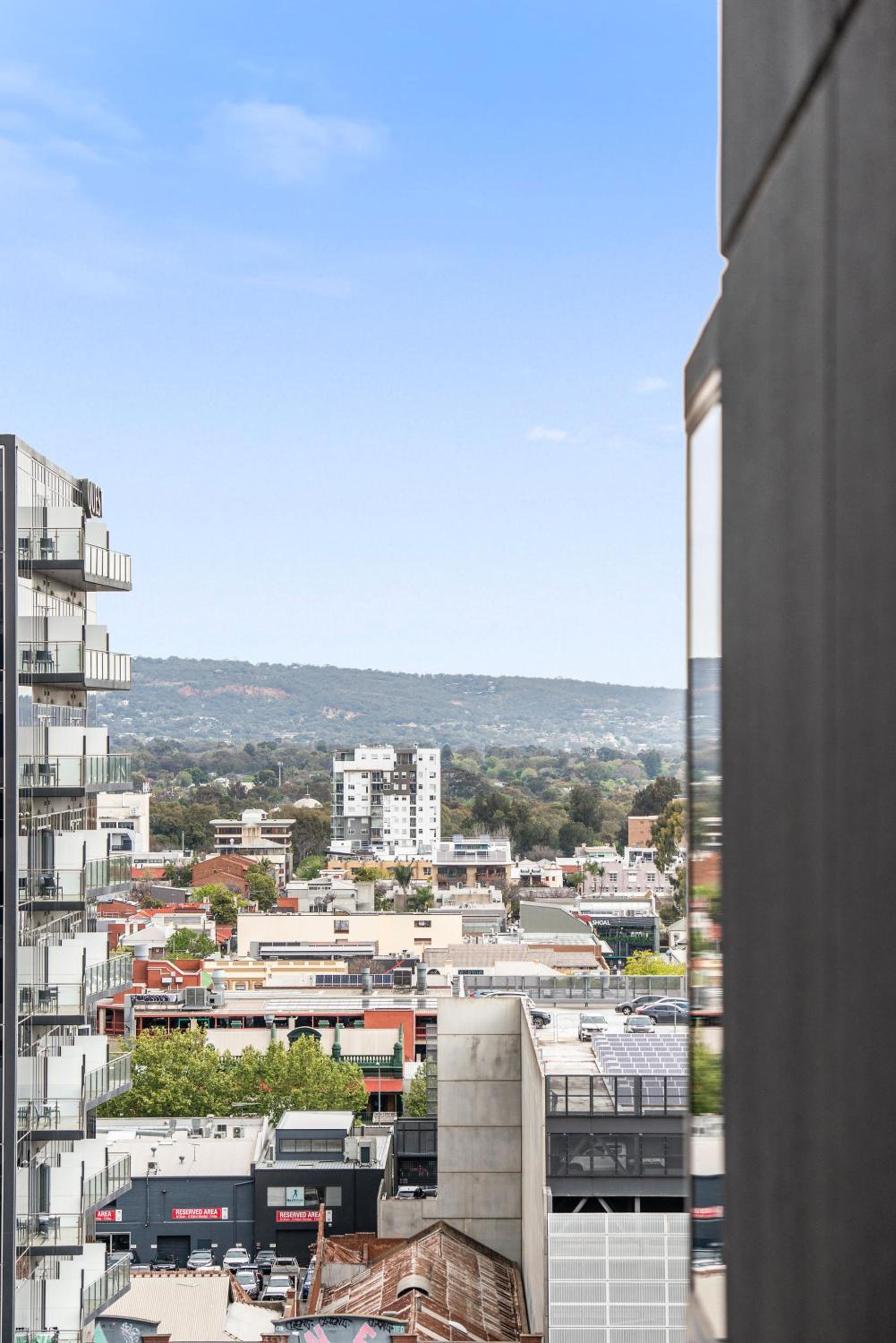 Two-Bedroom Deluxe Apartment with Balcony photo 3