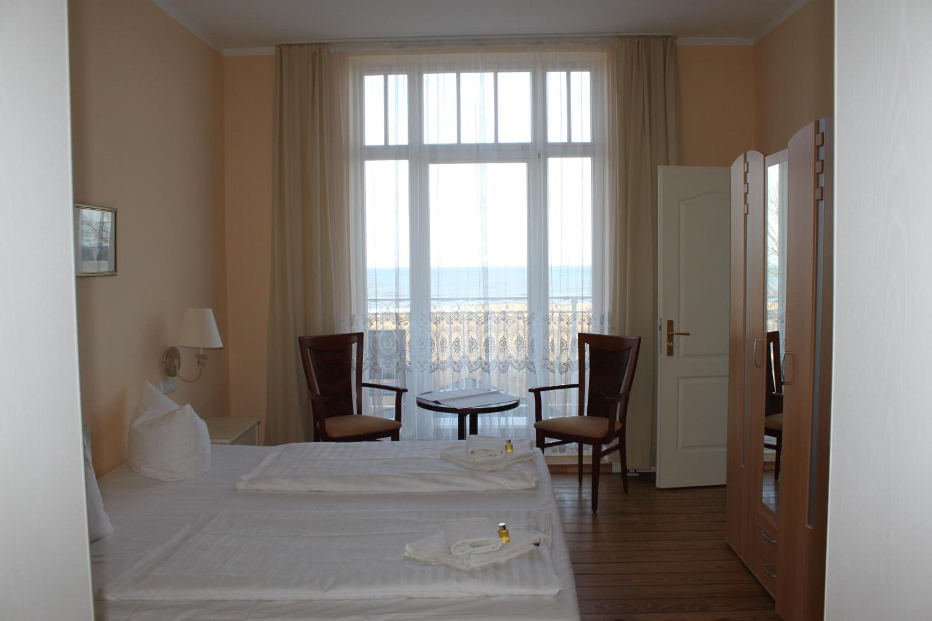 Double Room with Lake View photo 2