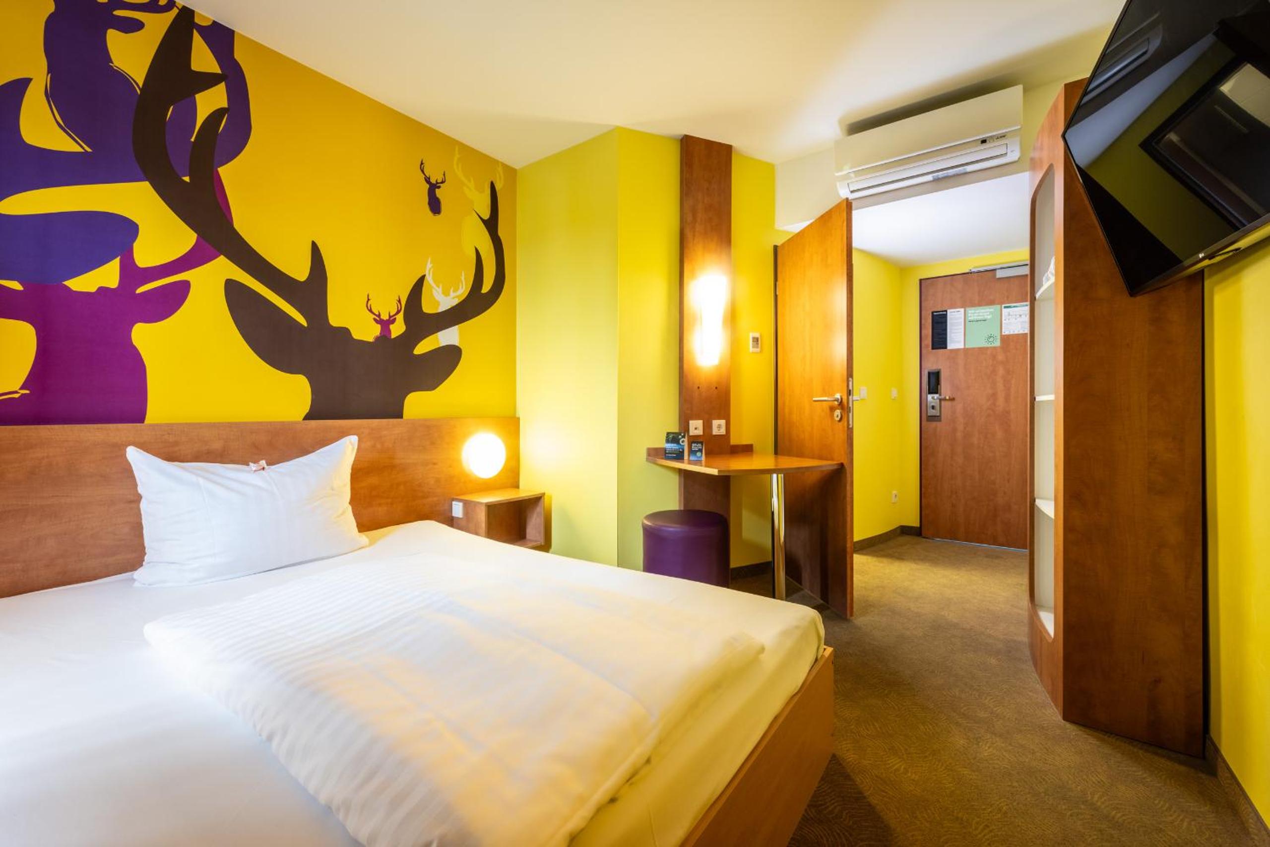 Standard Queen Room