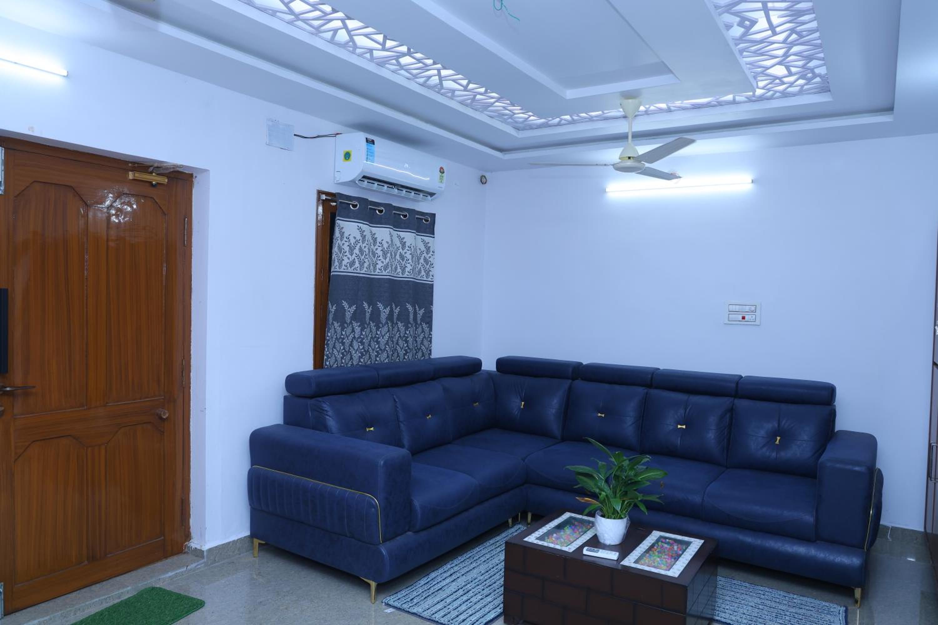 Three-Bedroom Vacation Home  photo 2