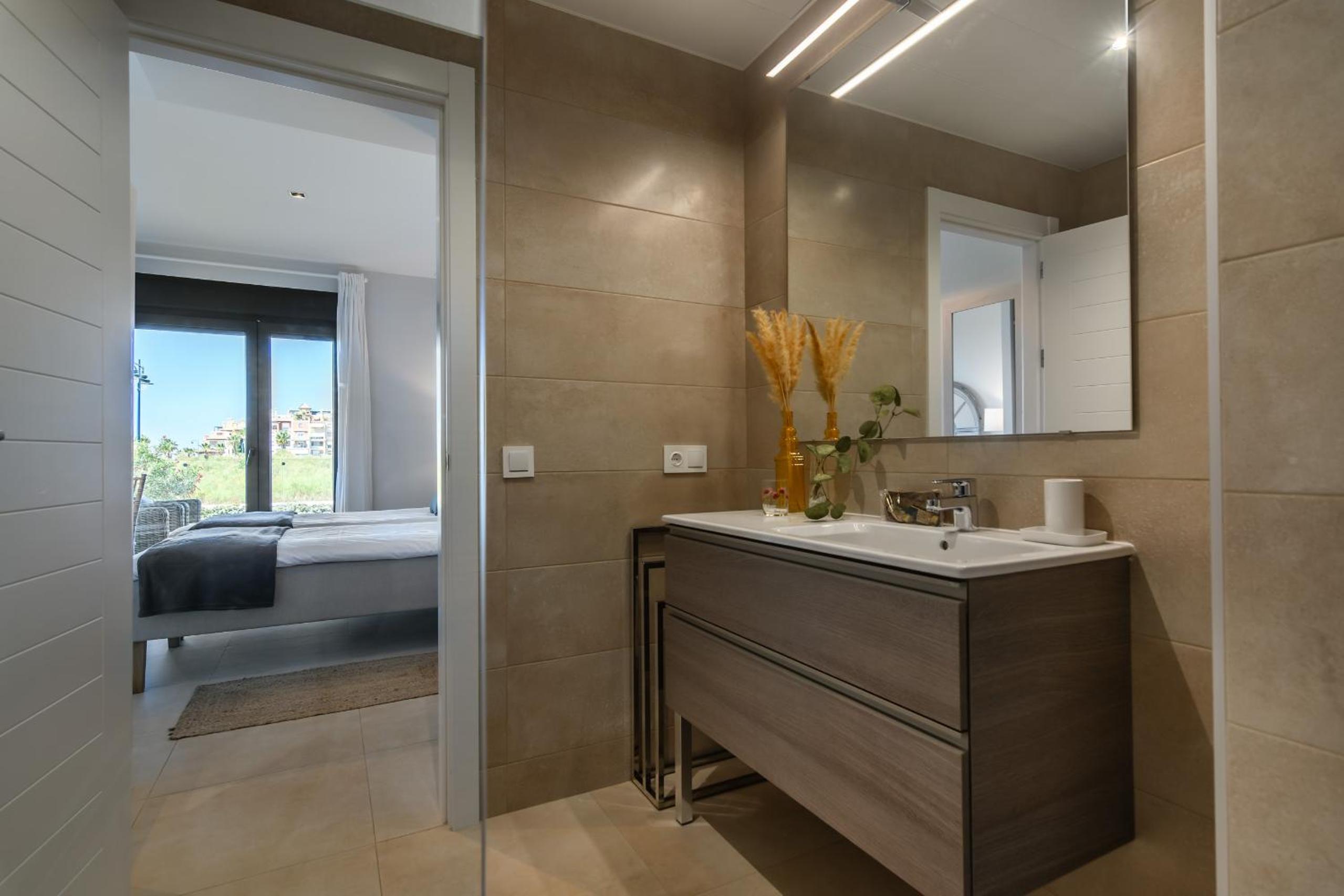 Two-Bedroom Deluxe Apartment with Balcony photo 3
