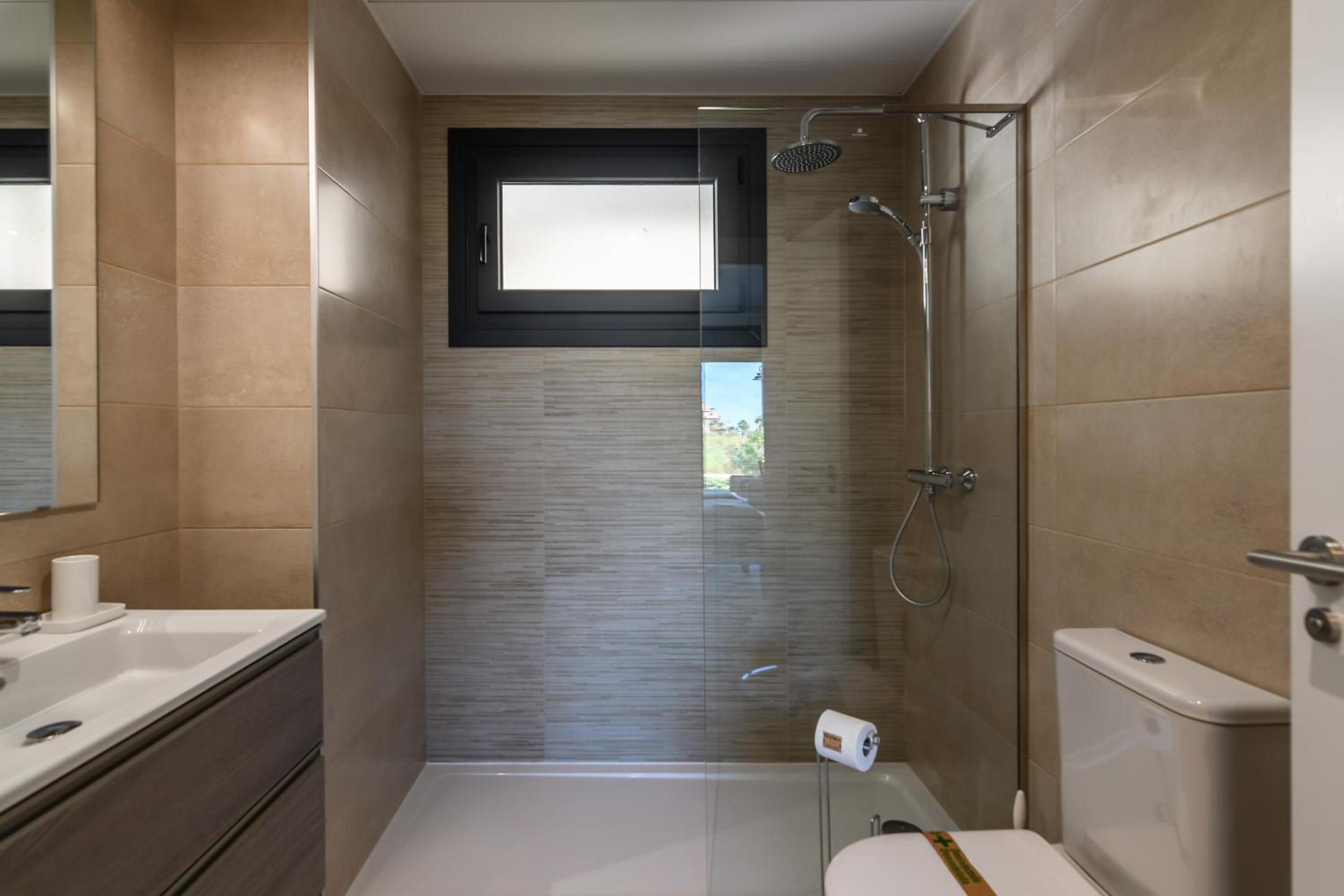 Two-Bedroom Deluxe Apartment with Balcony photo 2