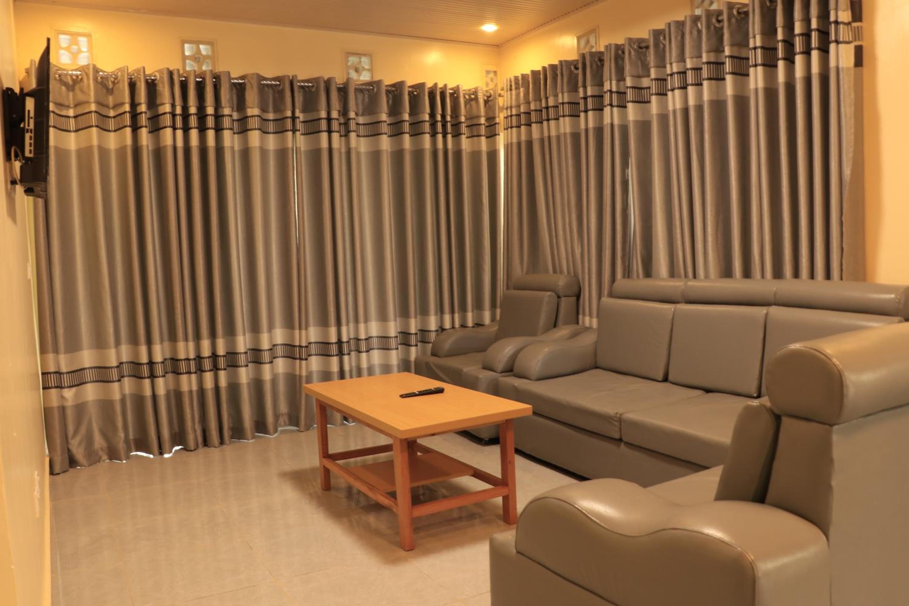 Suite with Lake View