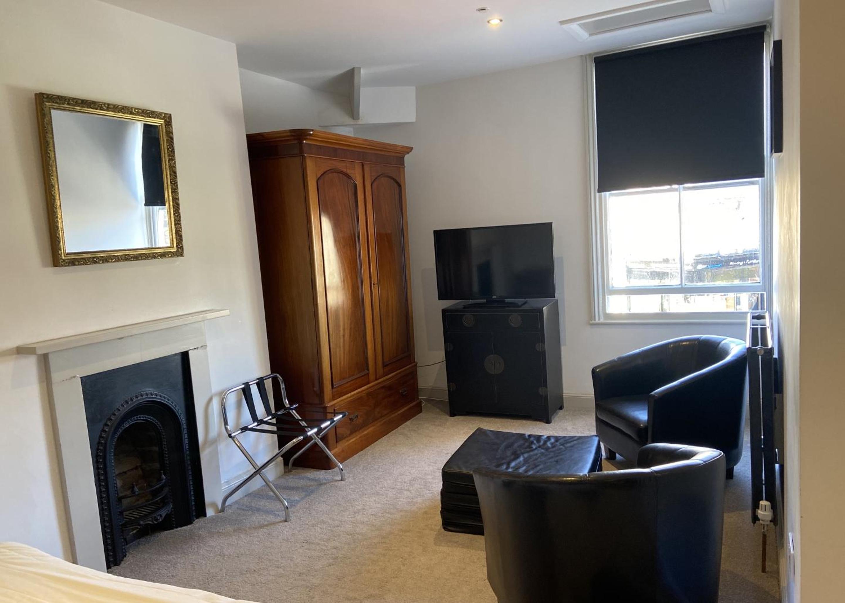 Superior Triple Room photo 2