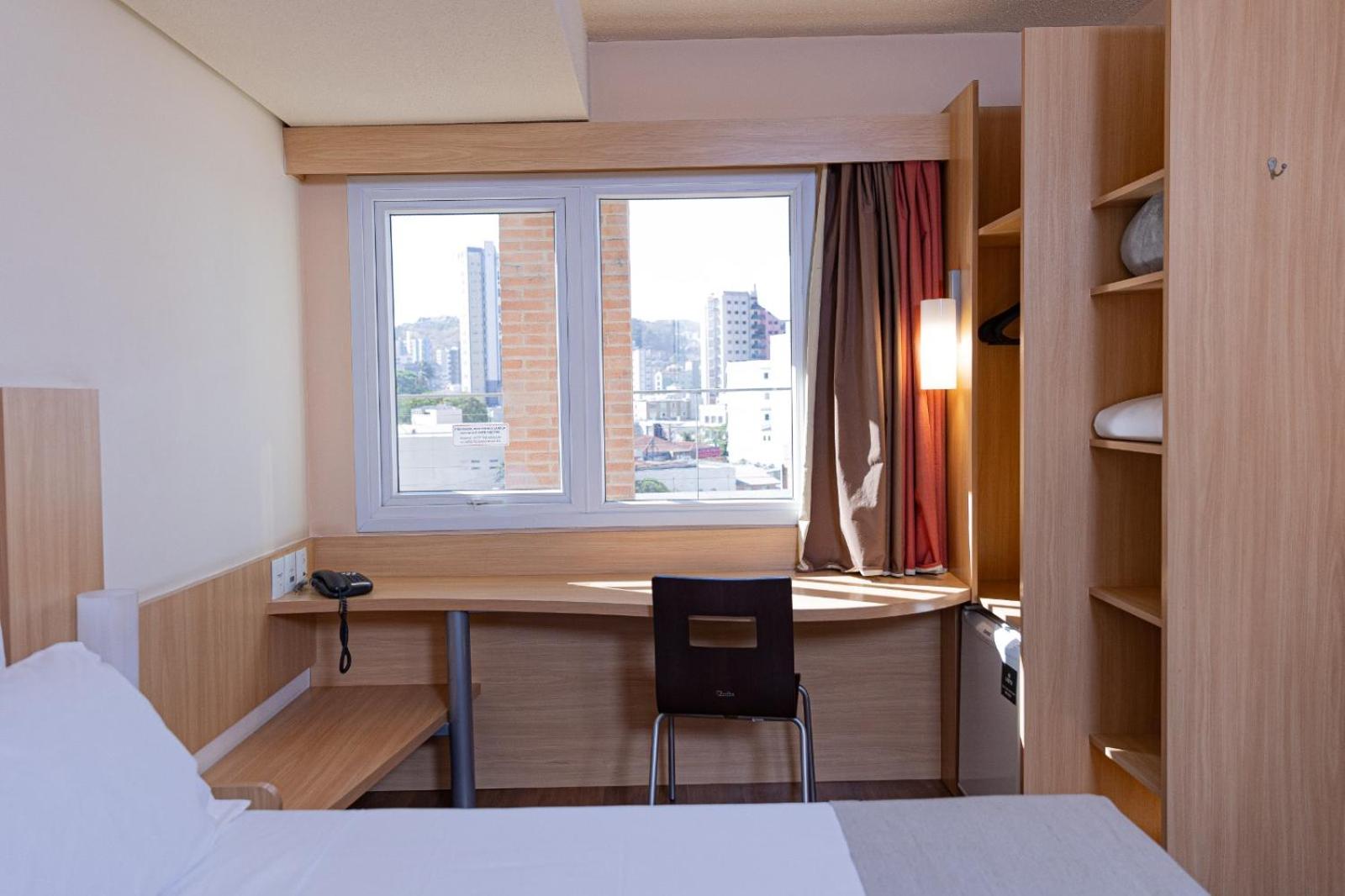Queen Room - Disability Access photo 1