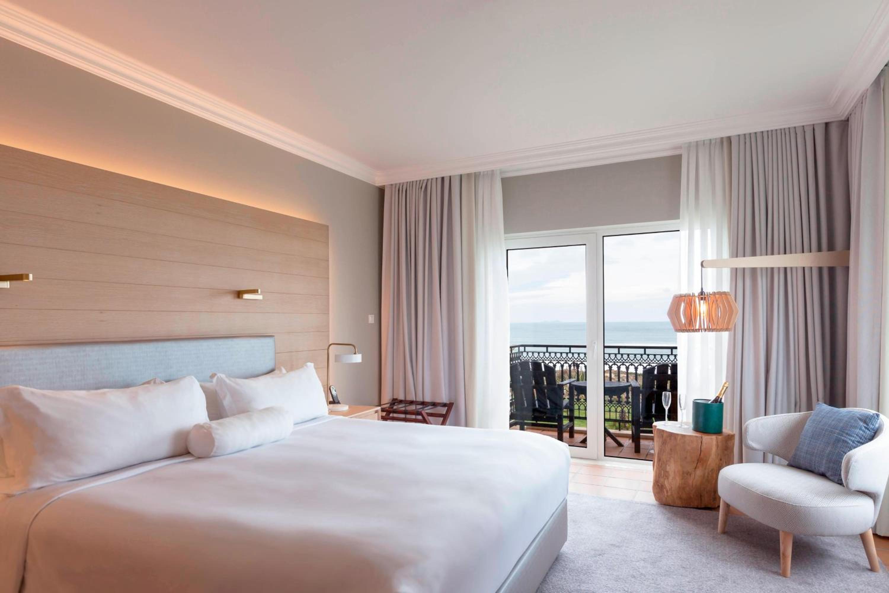 One-Bedroom  Premium King Suite Oceanfront - Photo 2