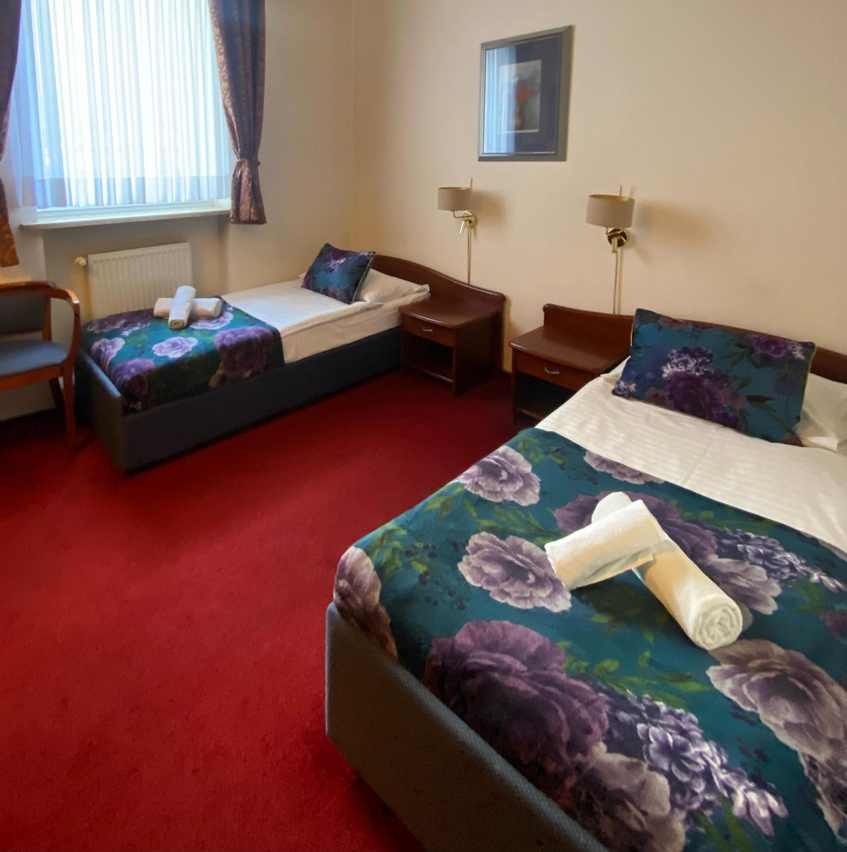 Large Twin Room photo 1