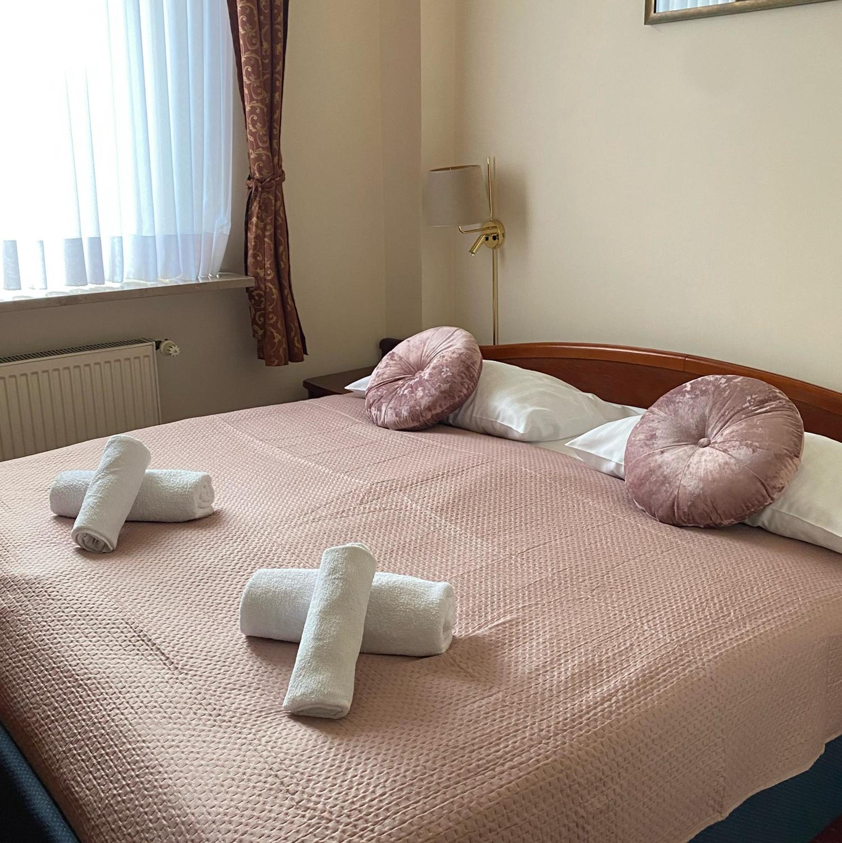 Large Double Room photo 1