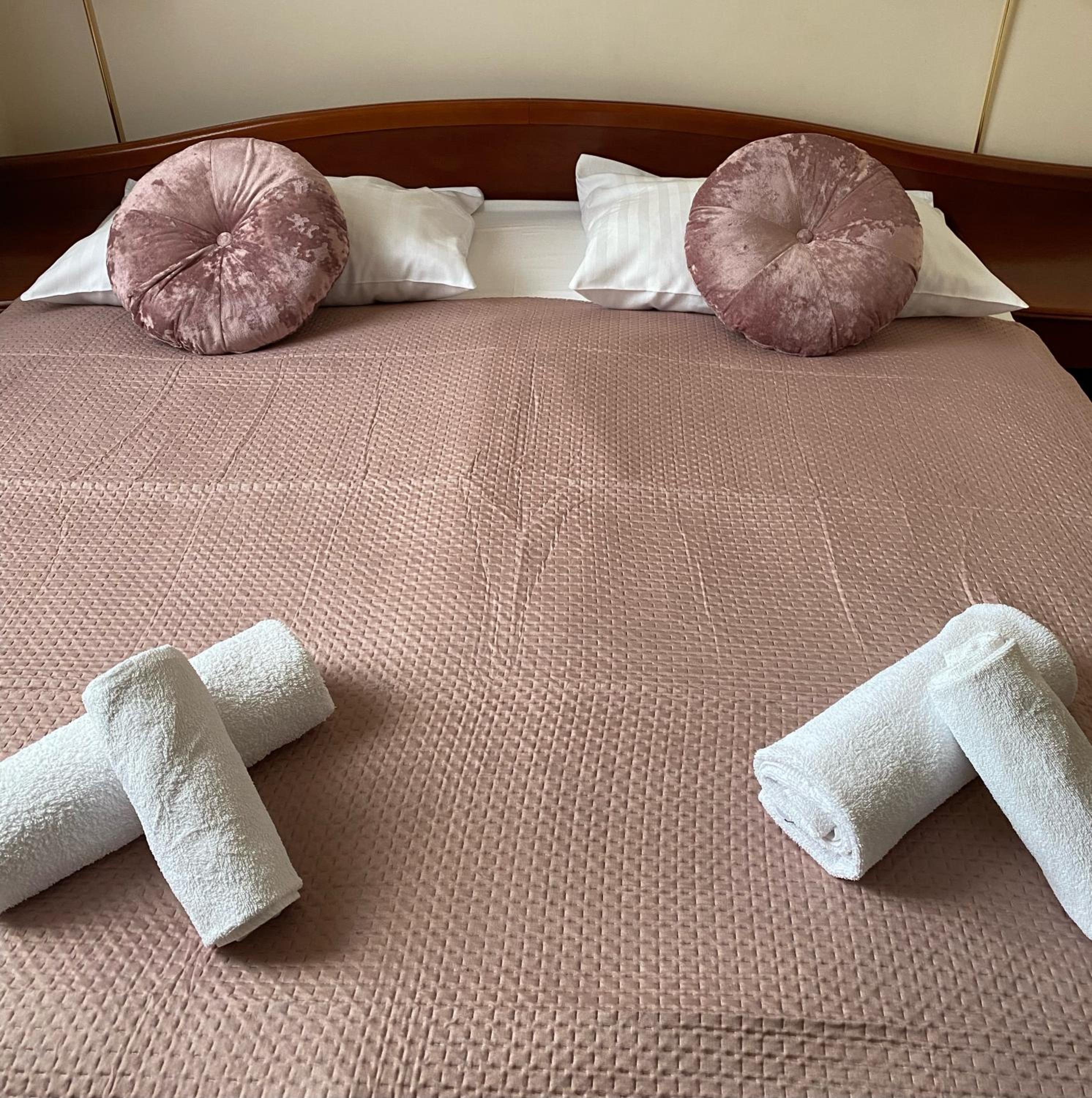 Large Double Room photo 2