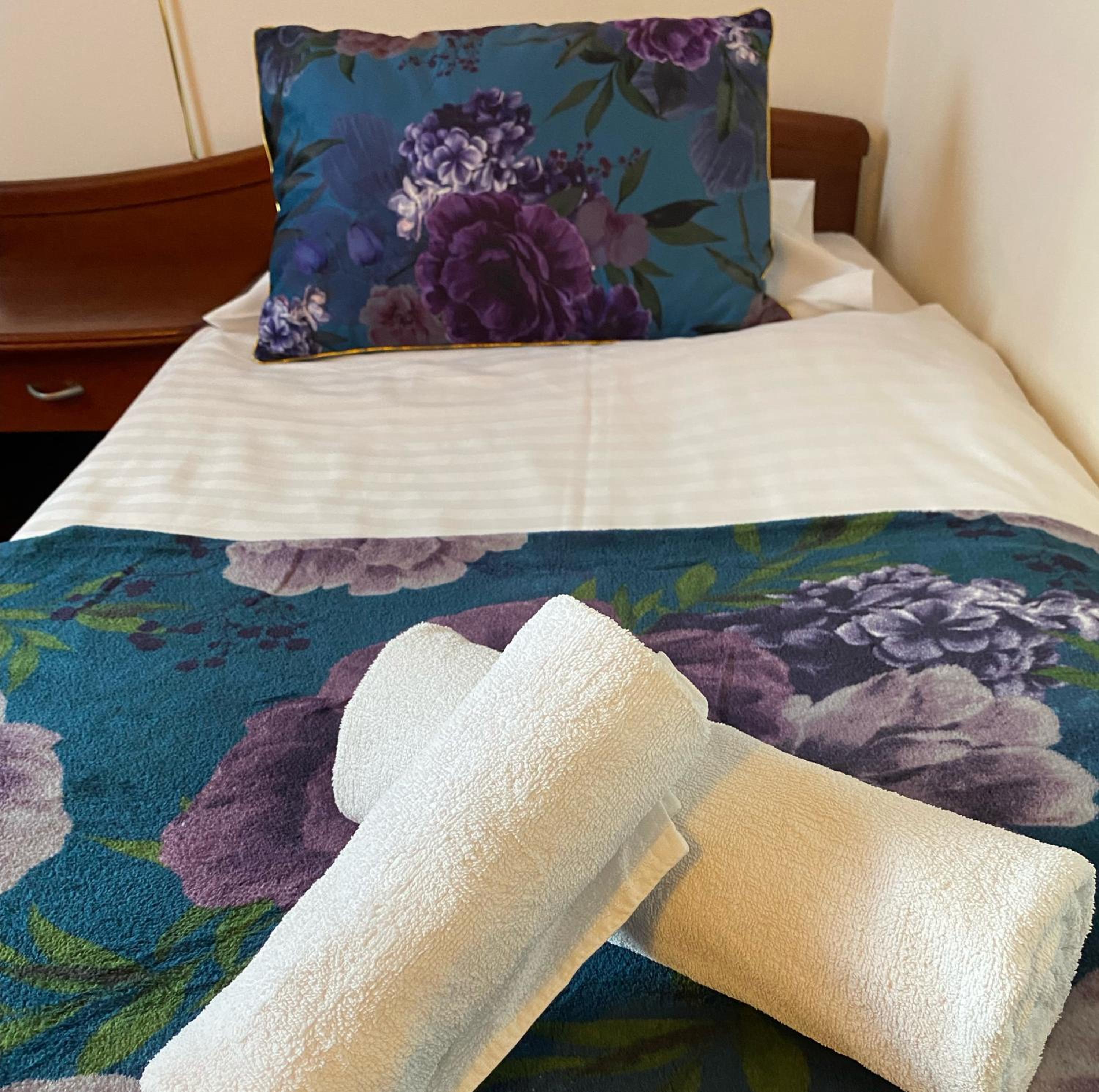 Small Single Room photo 1
