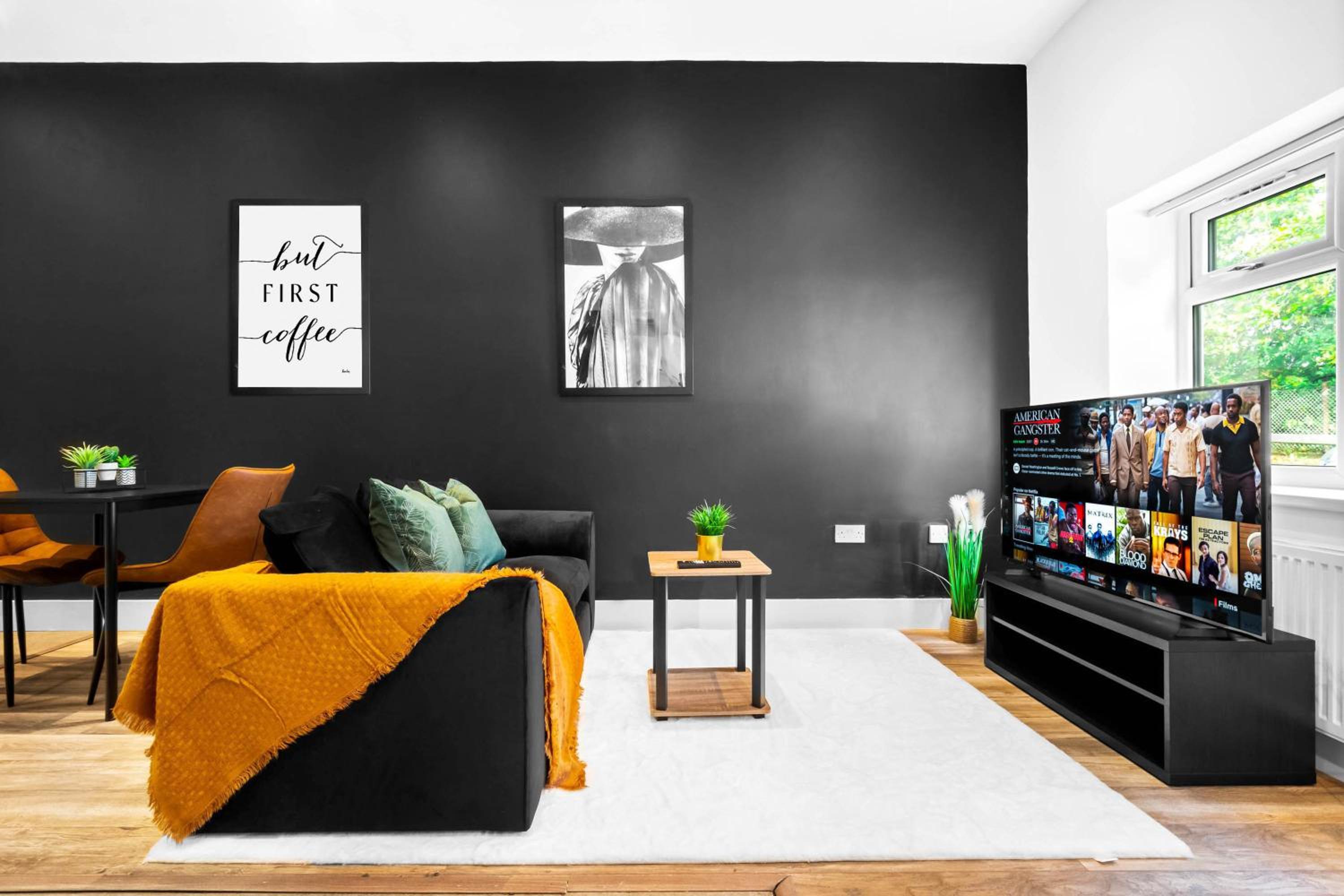 One-Bedroom Apartment photo 1
