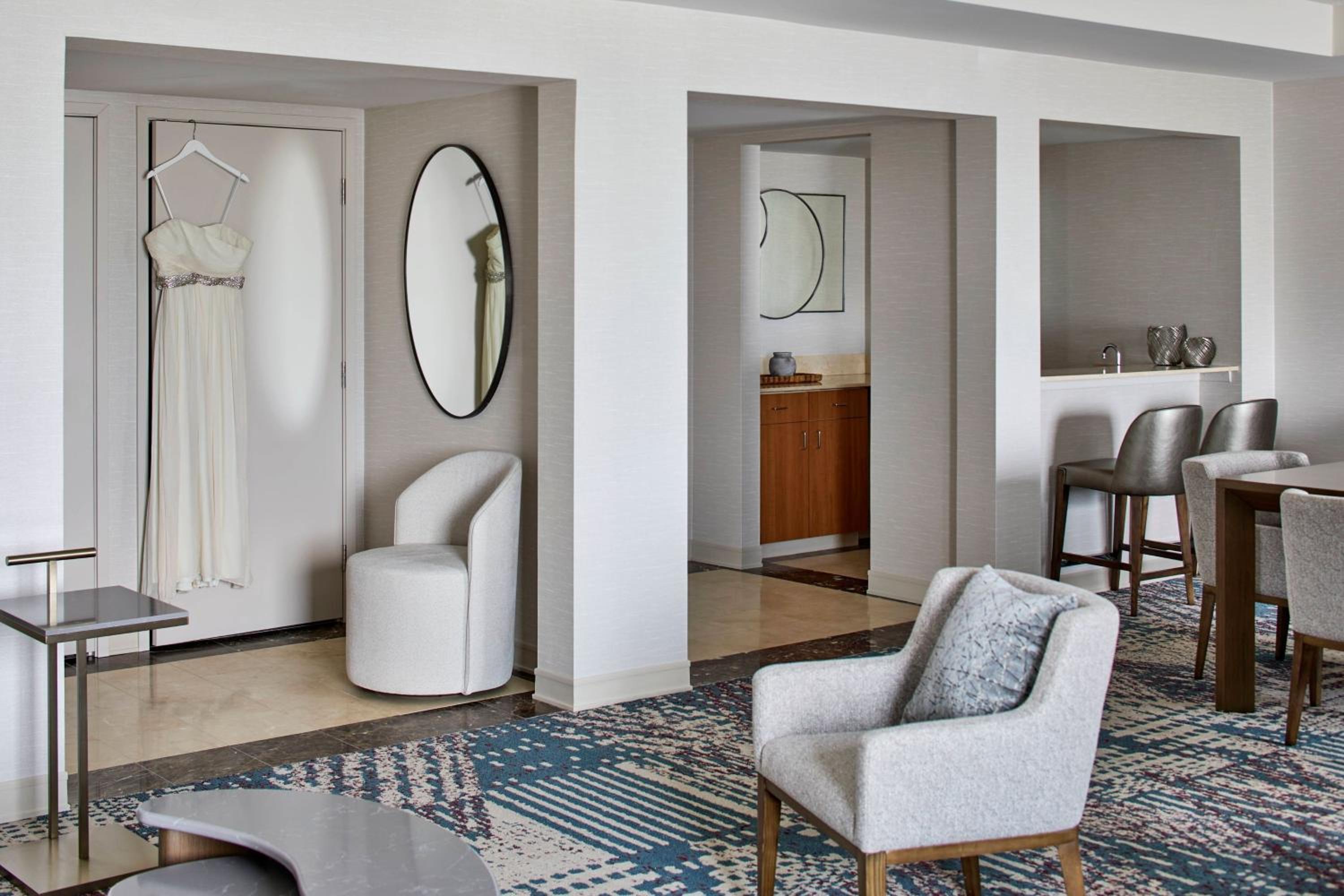 Presidential King Suite with Sofa Bed - High floor photo 3