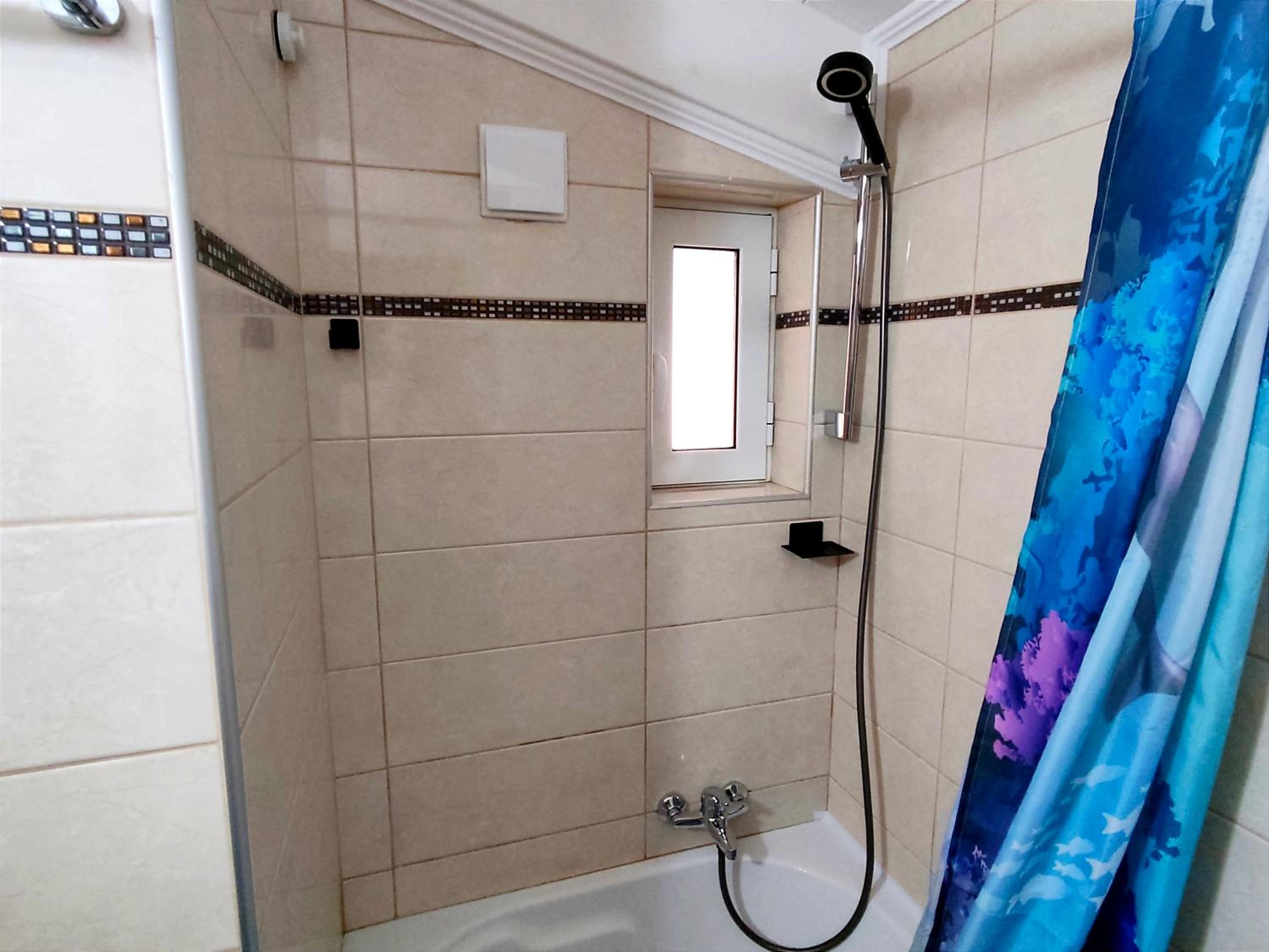 Three-Bedroom Apartment - Photo 21
