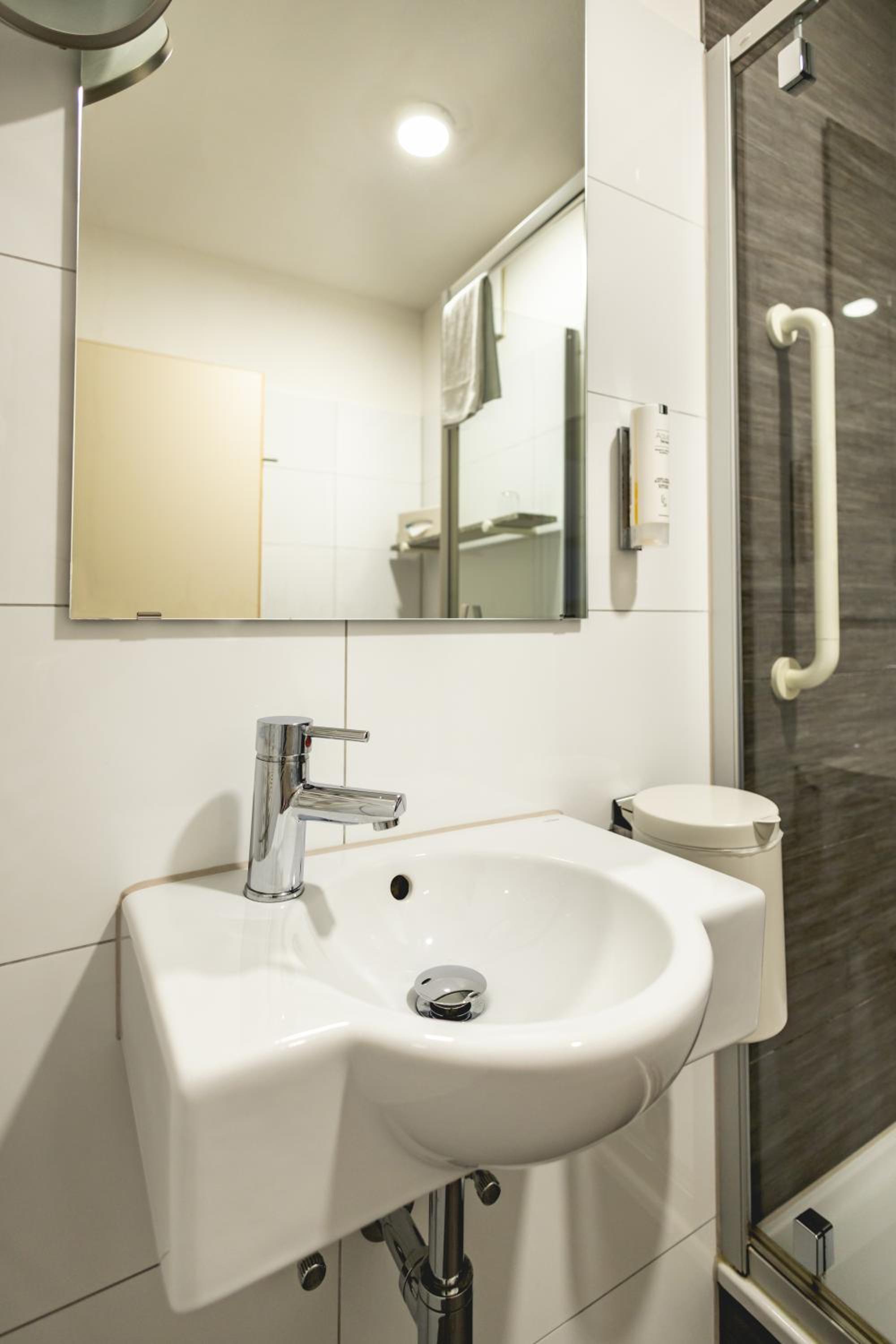 Standard Queen Room - Photo 2