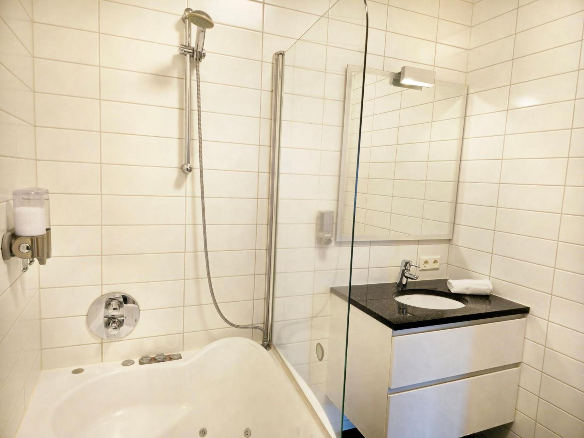 Deluxe Two-Bedroom Apartment with Balcony - Laugavegur 85 photo 2