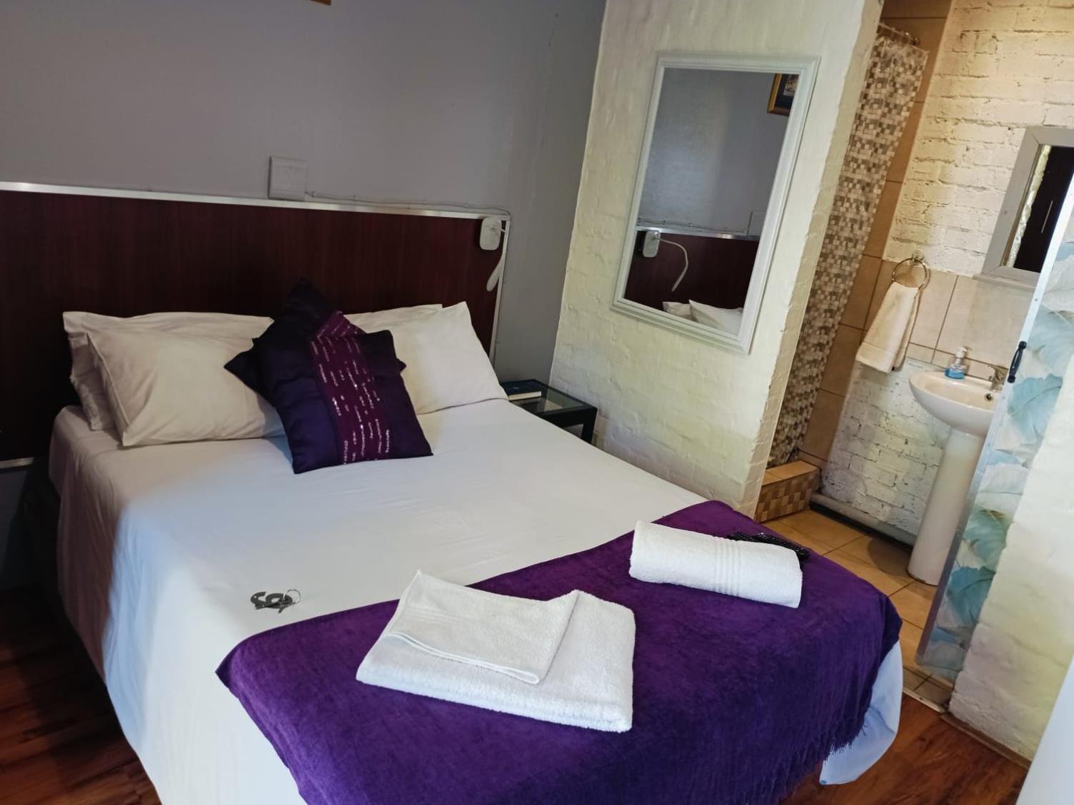 Budget Double Room photo 3