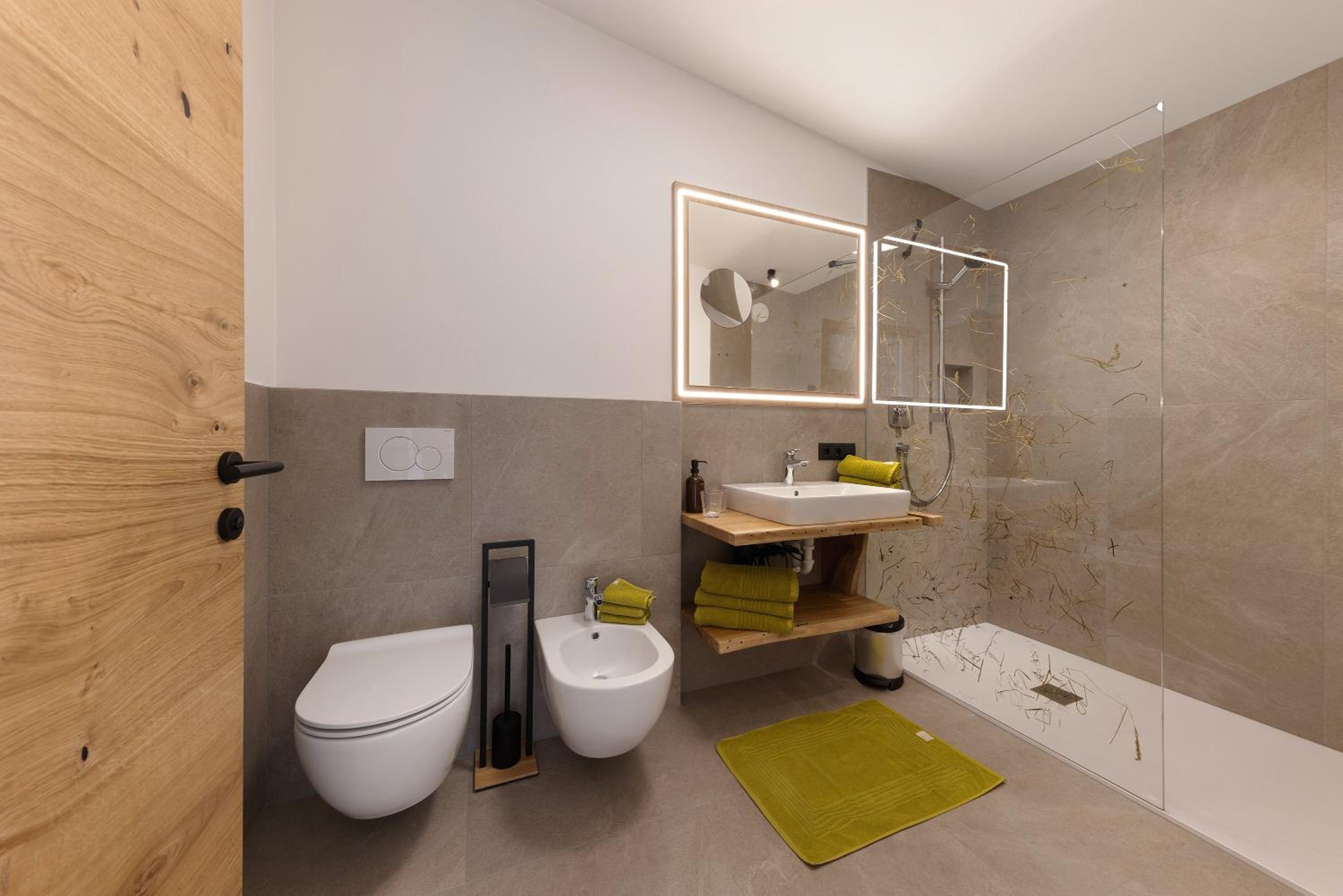 Two-Bedroom Deluxe Apartment with Garden View photo 3