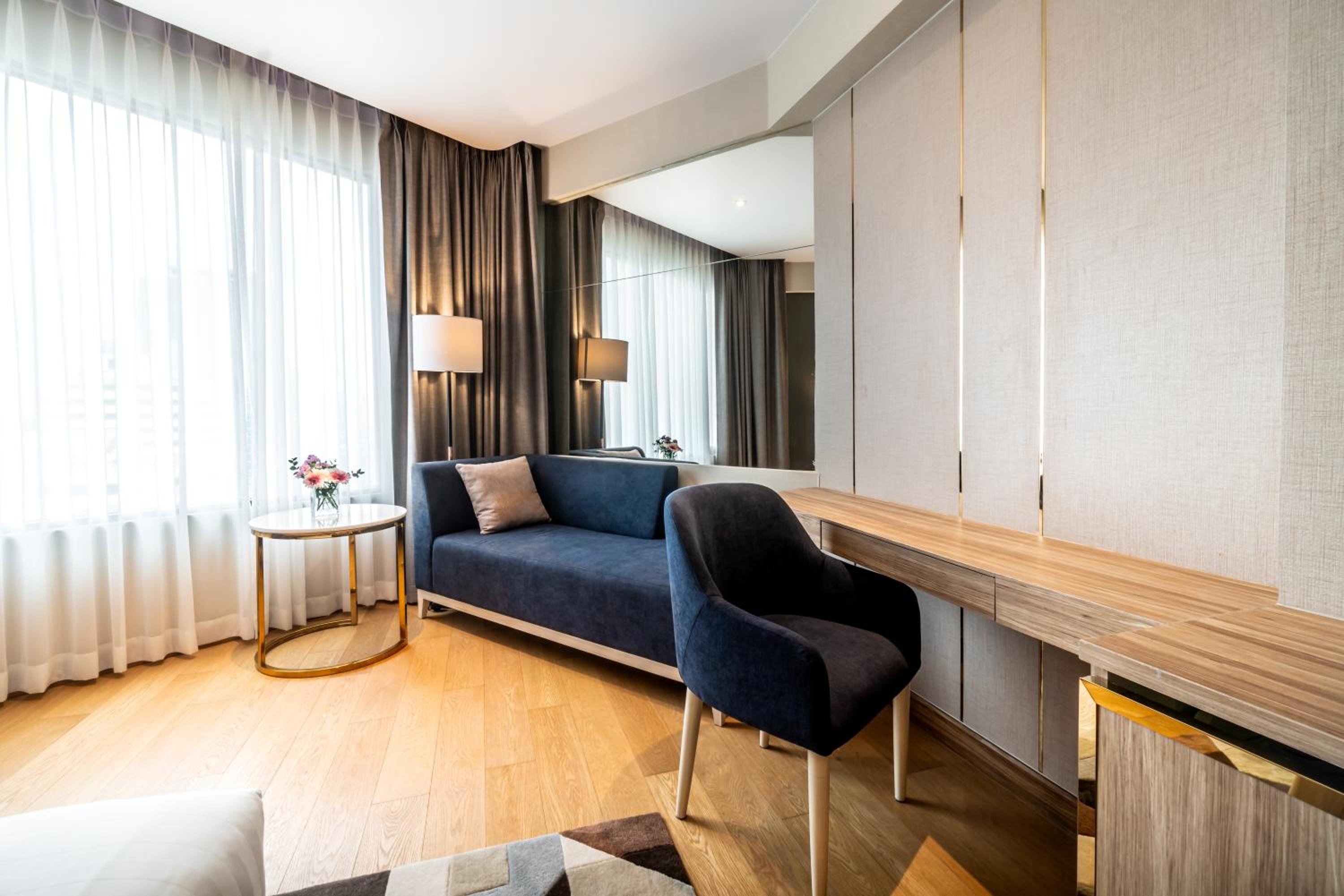 Premier King Room photo 3