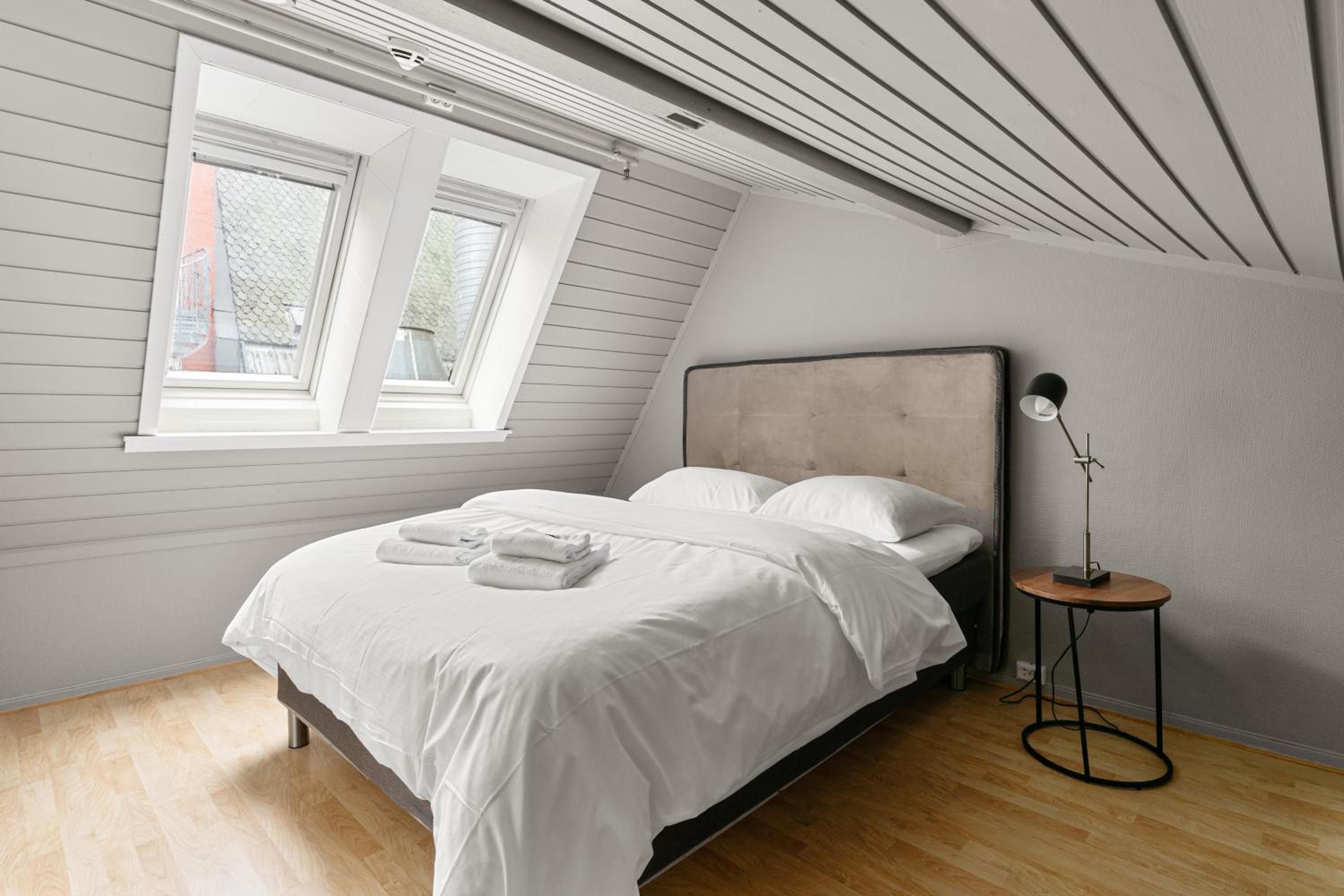 Three-Bedroom Loft Apartment - Photo 1