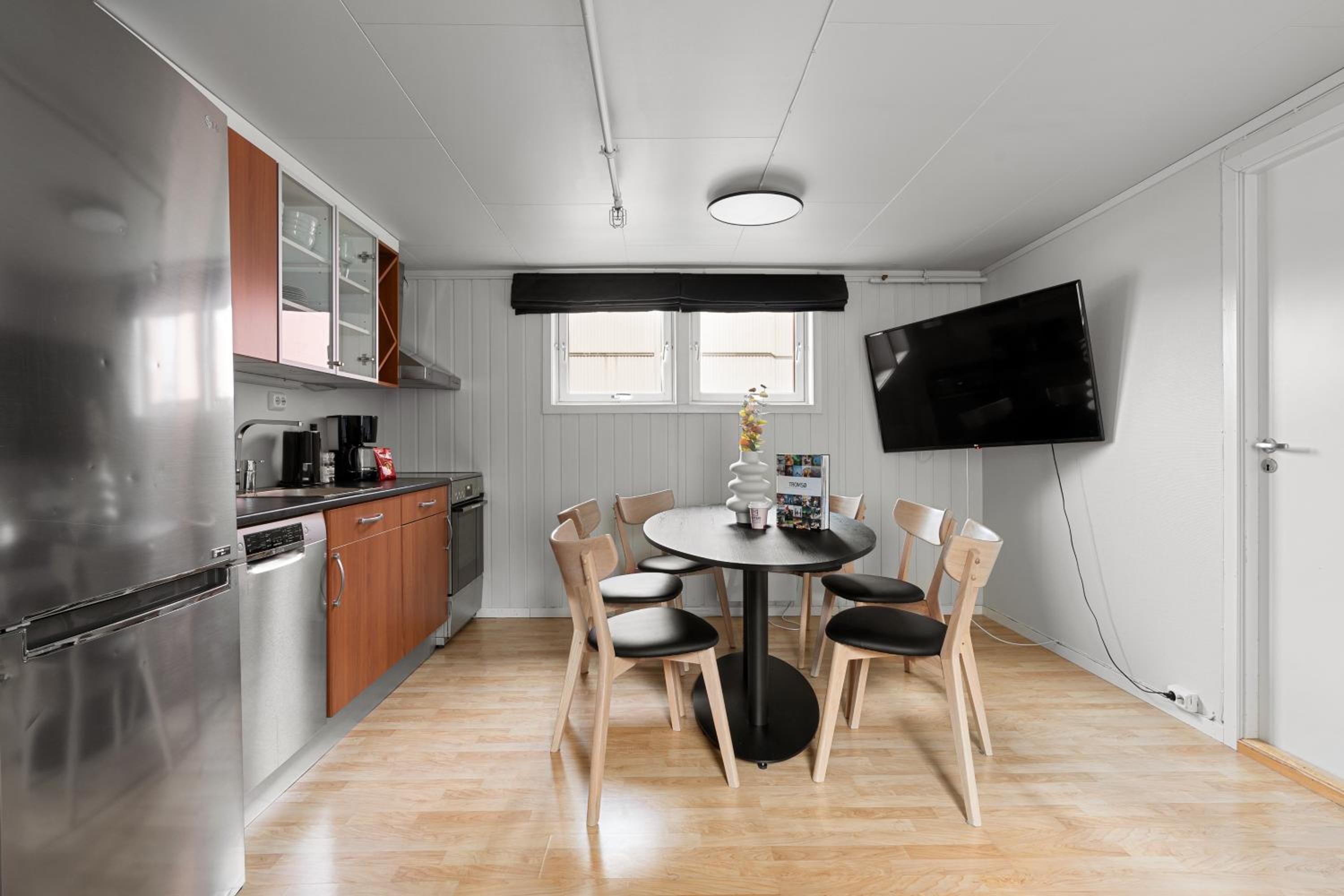 Three-Bedroom Loft Apartment - Photo 2