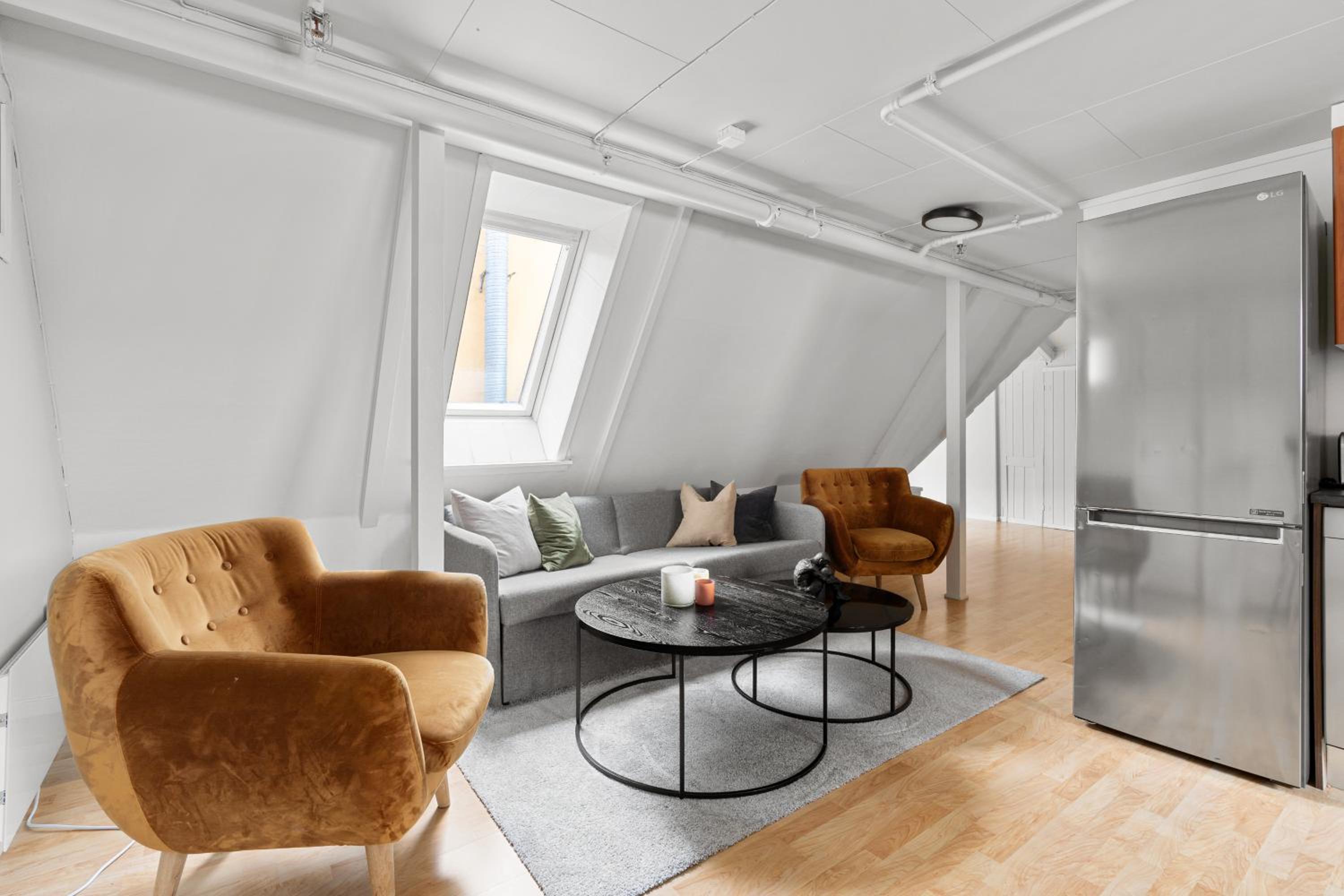 Three-Bedroom Loft Apartment - Photo 3