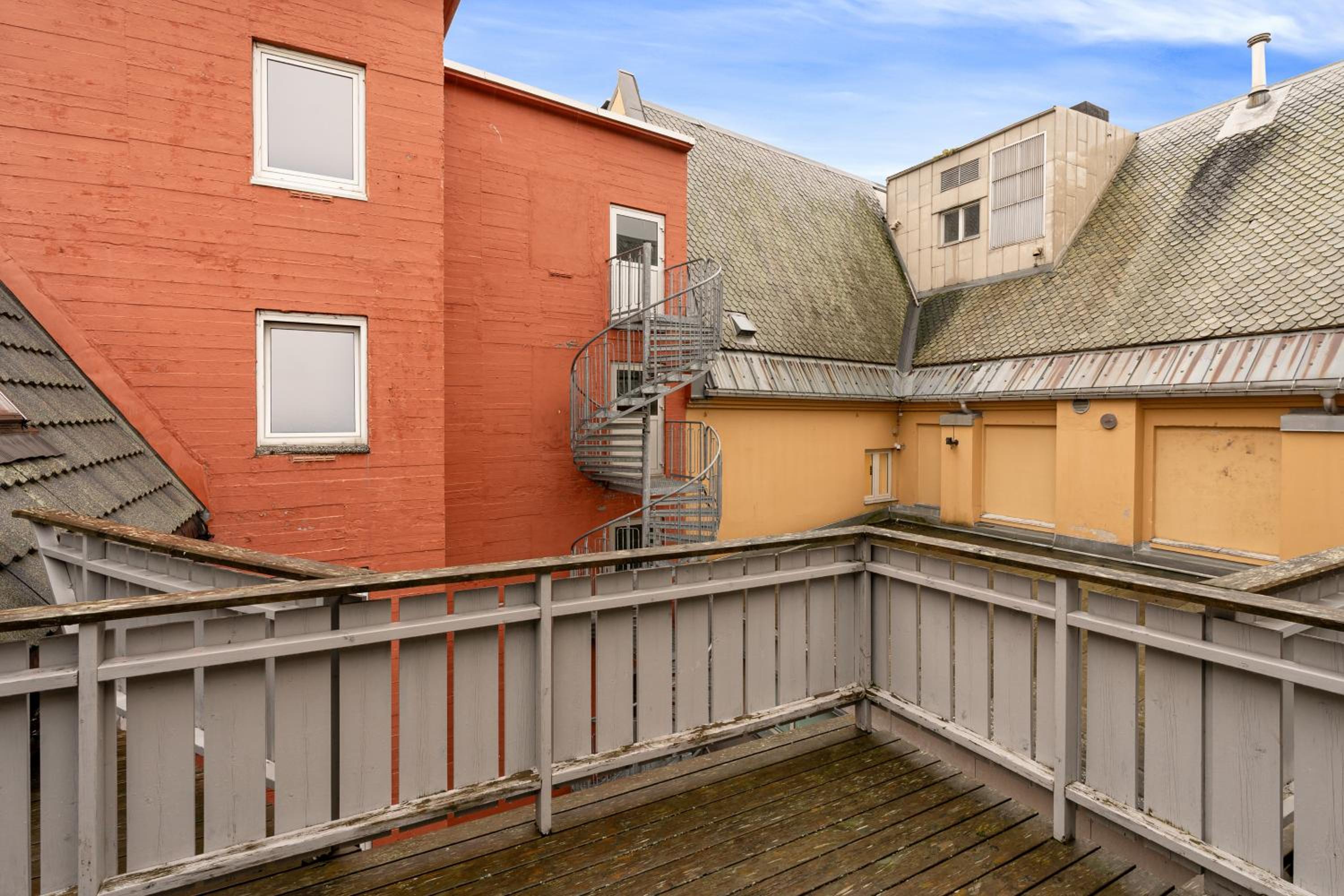Three-Bedroom Loft Apartment - Photo 7