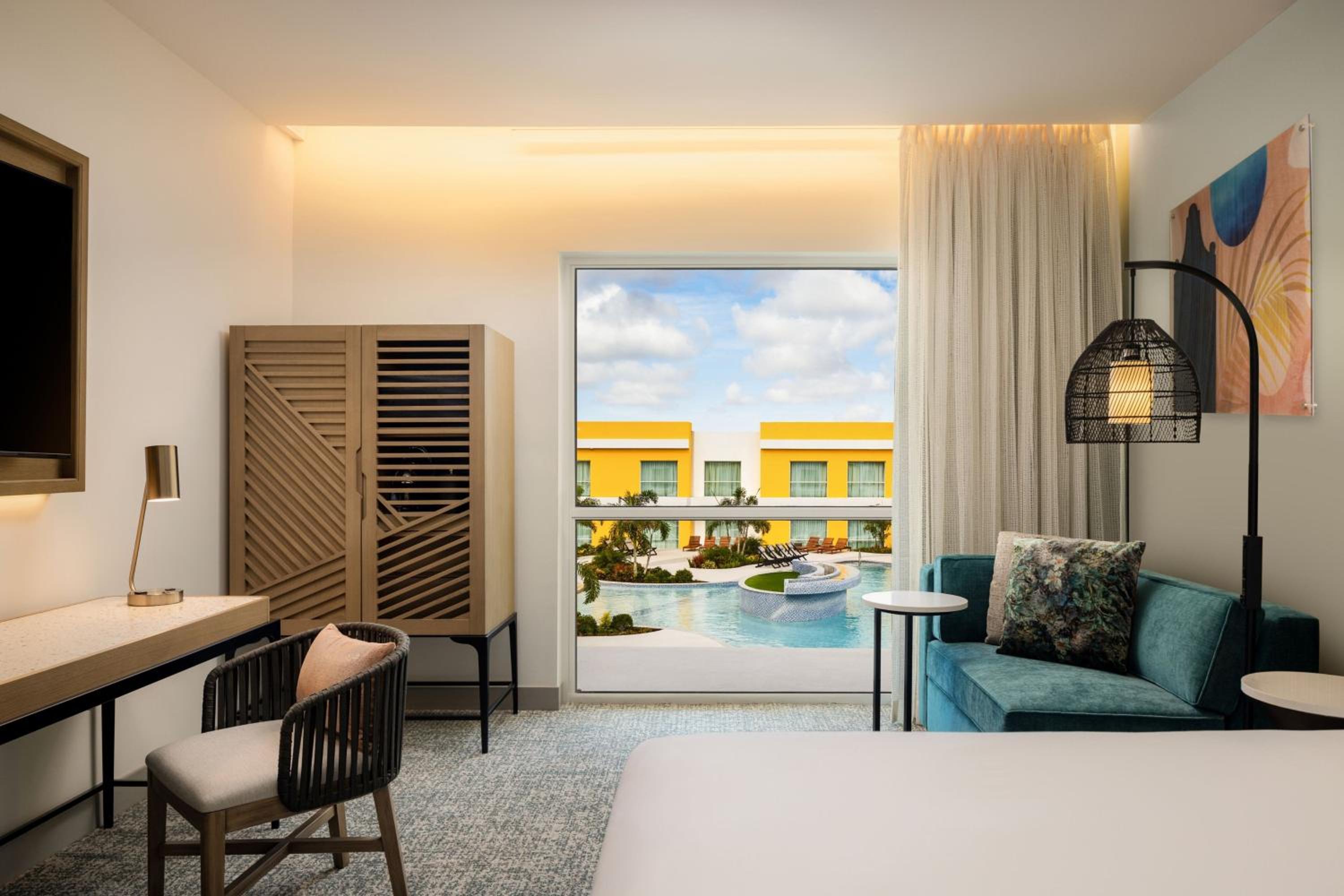 Poolside King Room with Sofa Bed - Photo 1