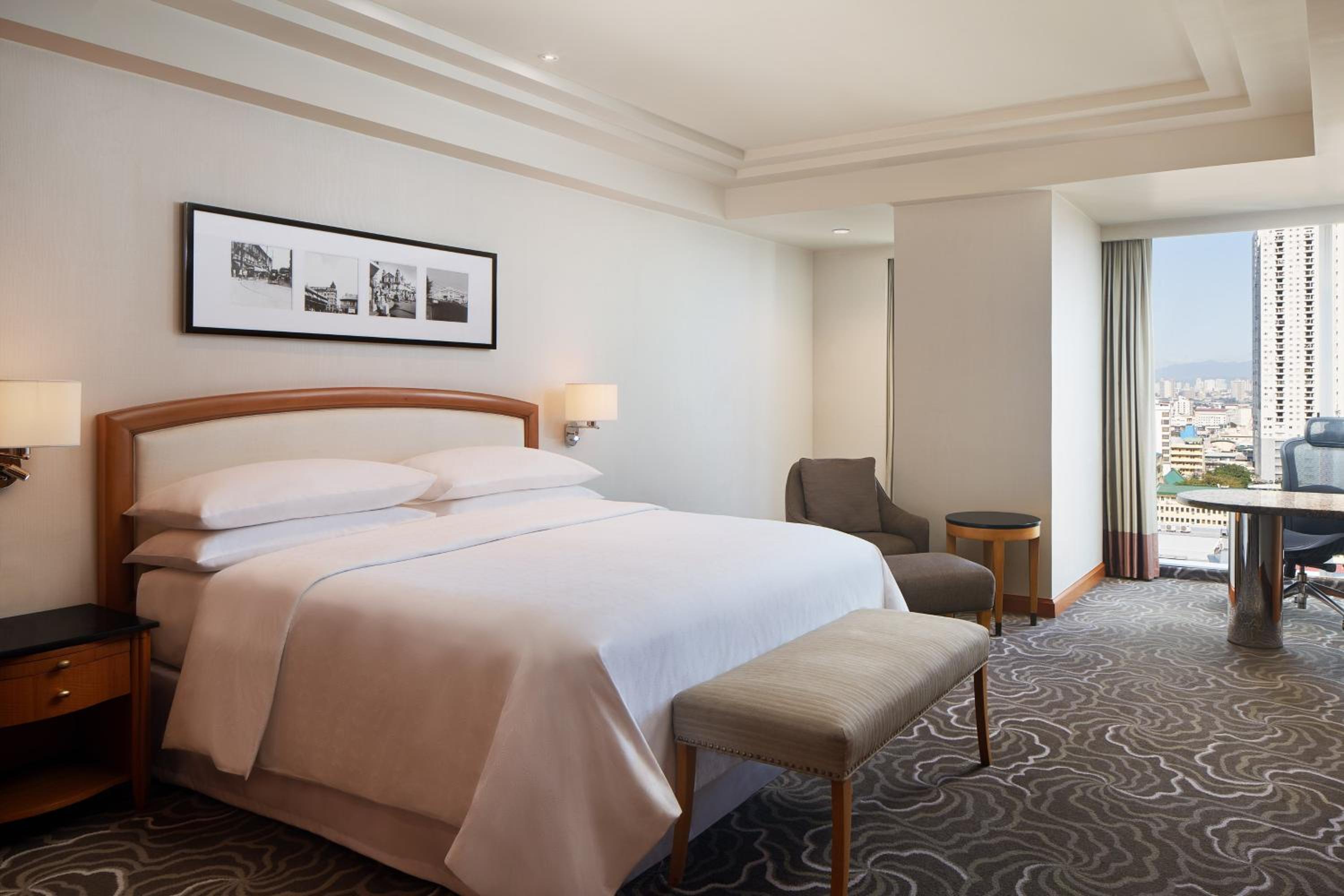 Deluxe Guest room, 1 King - Photo 1