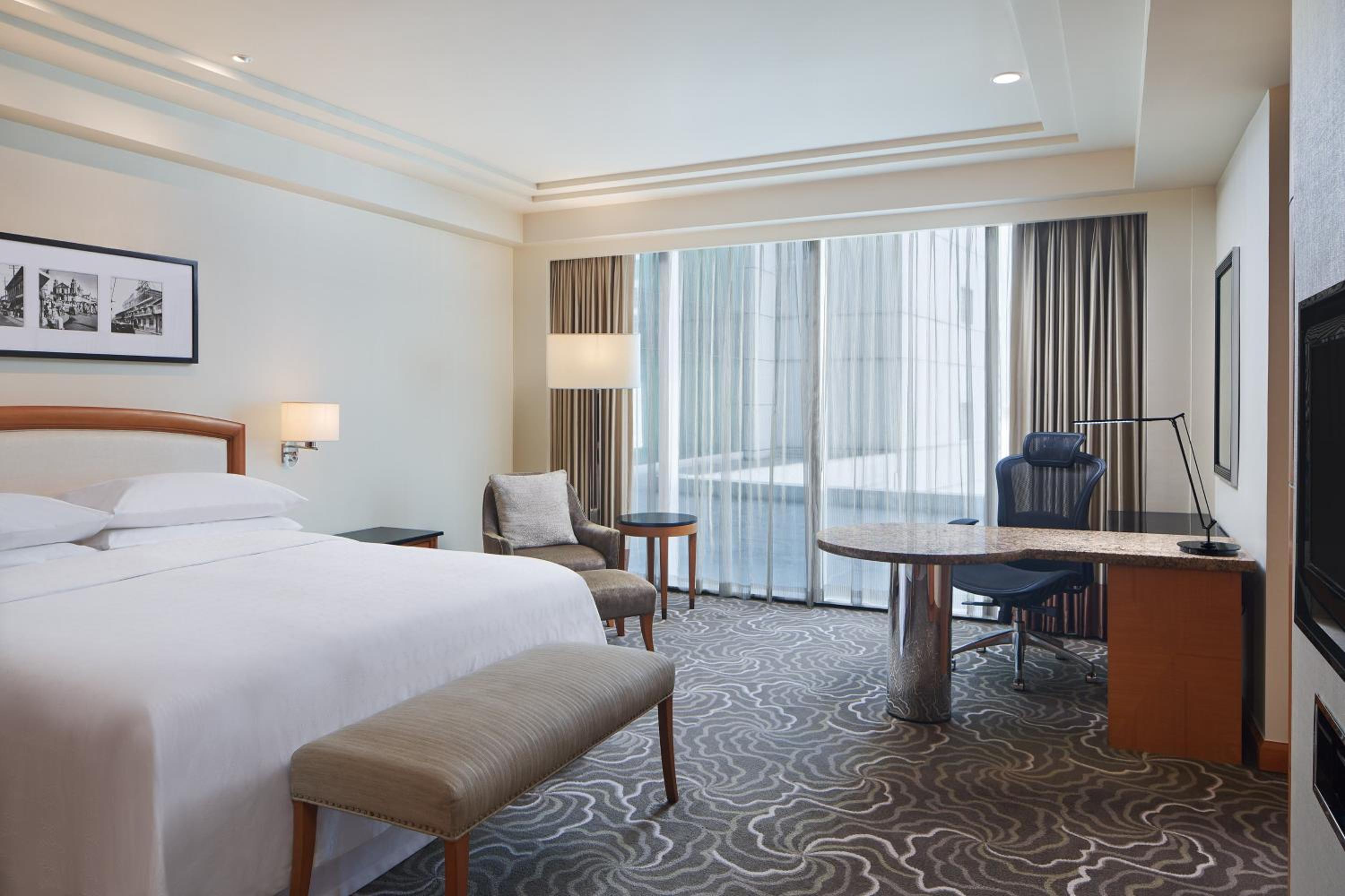 Executive Room, Larger Guest room, 1 King - Photo 2