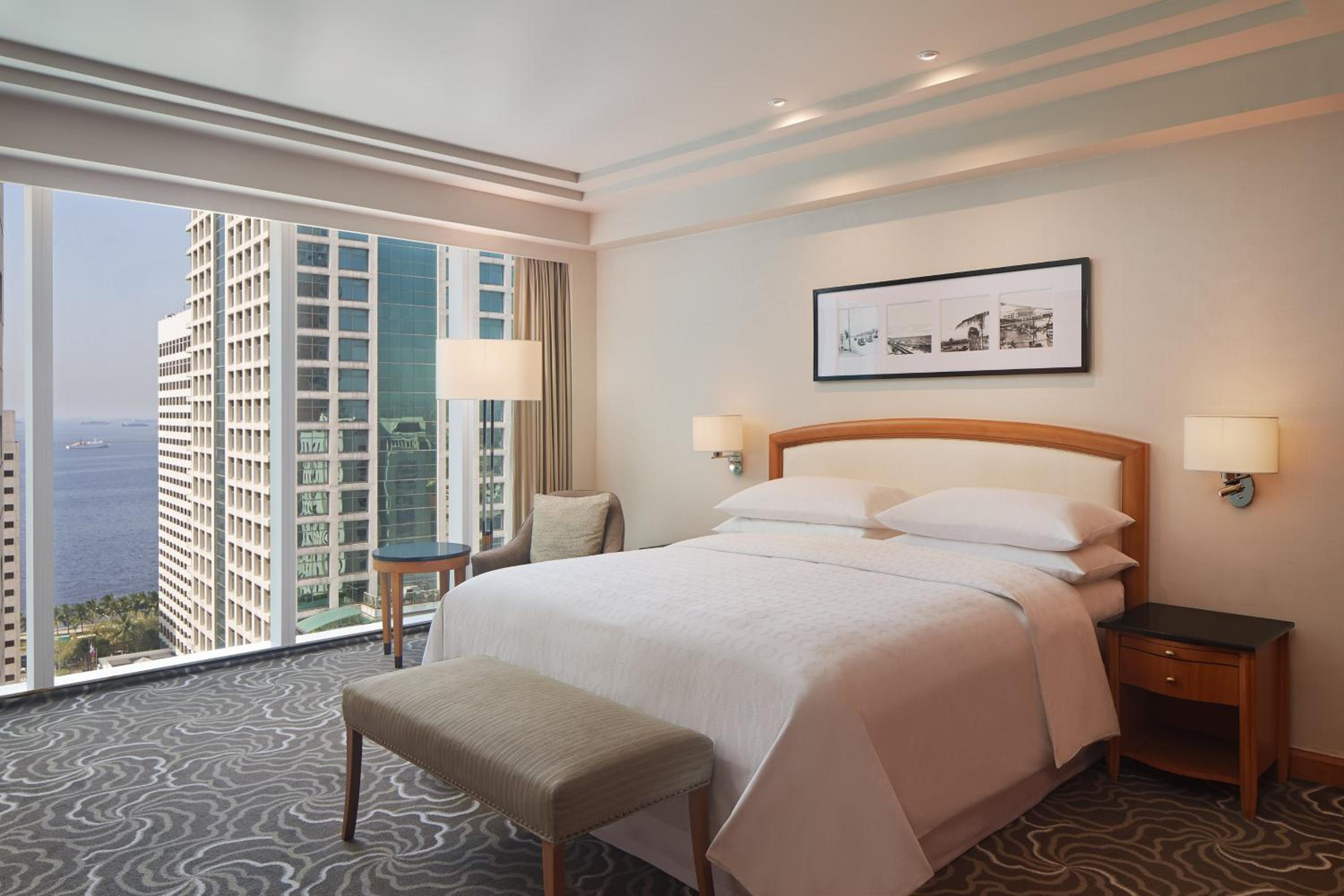Sheraton Suite, 1 Bedroom Suites, 1 King - Photo 1