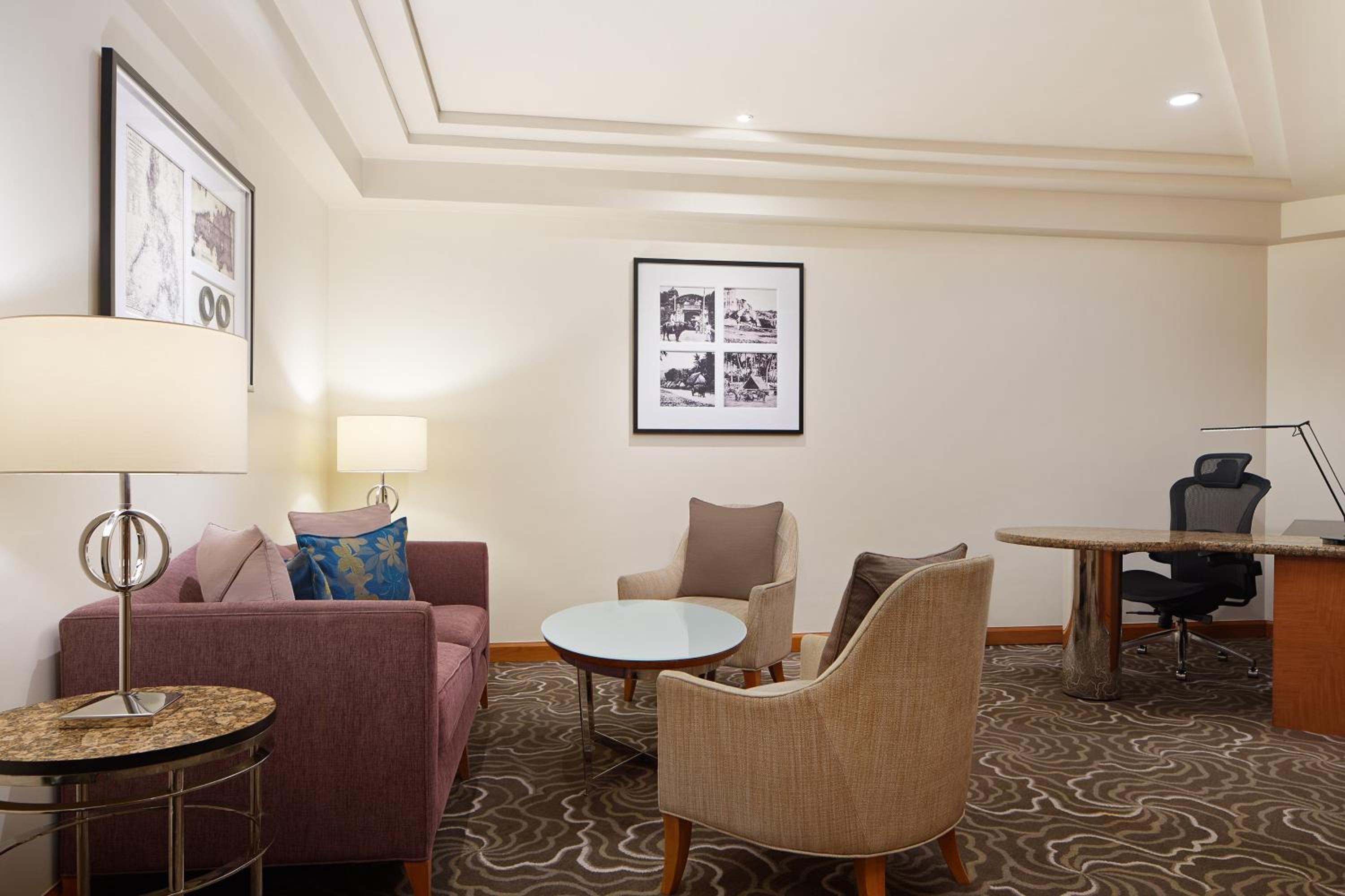 Sheraton Suite, 1 Bedroom Suites, 1 King - Photo 2