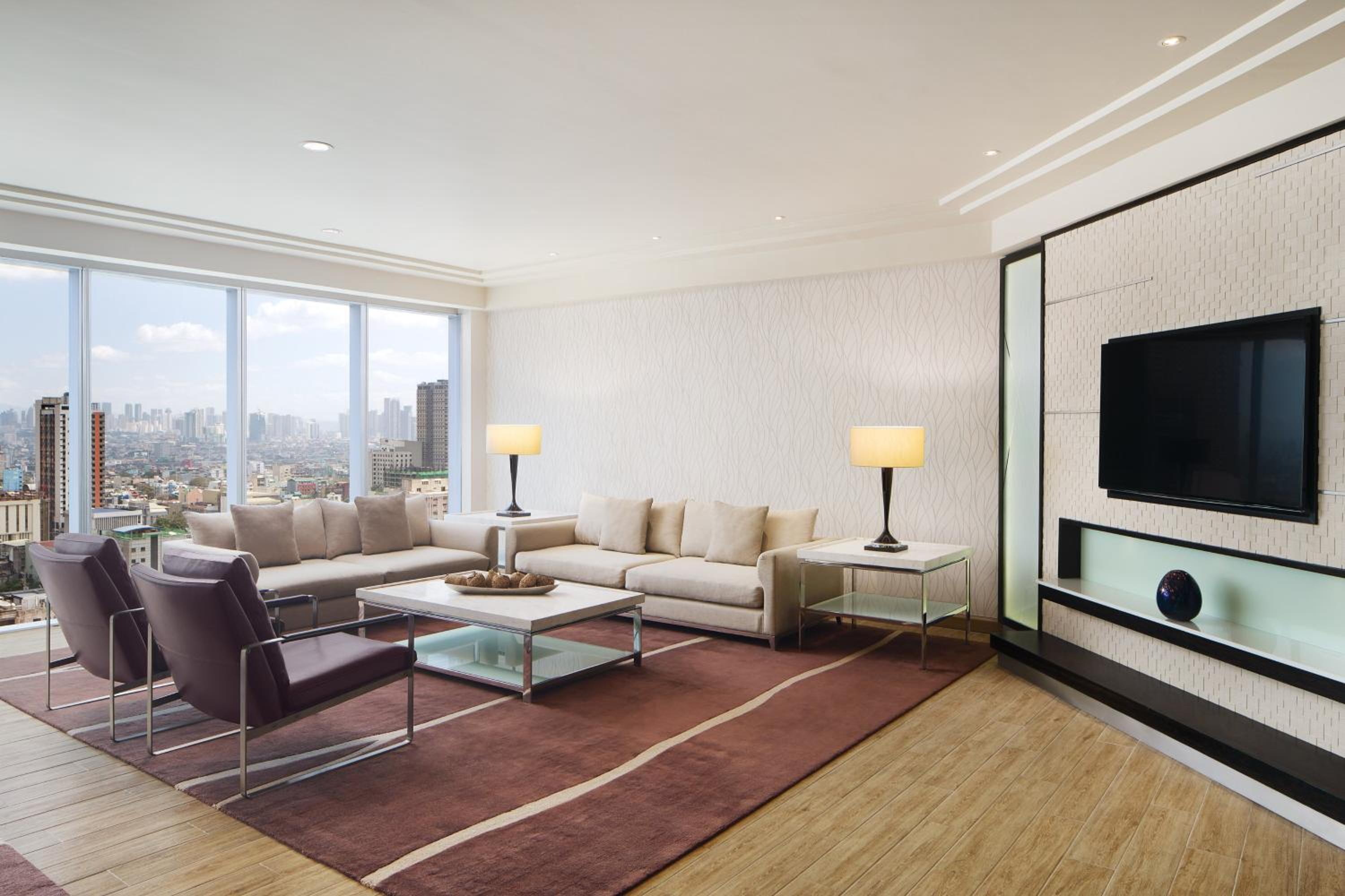 One-Bedroom Executive Suite With City View