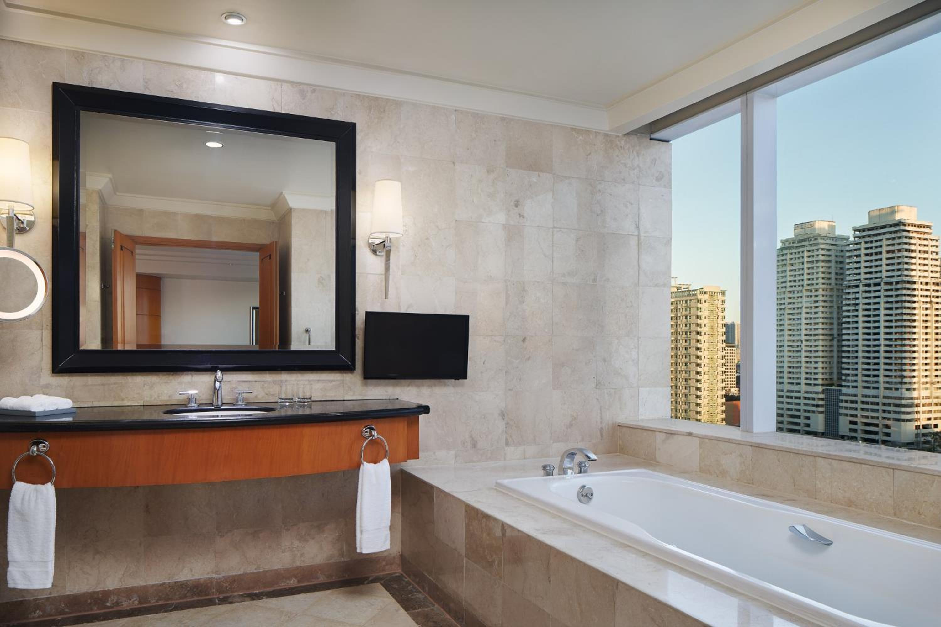 Junior Suite, 1 Bedroom Suite, 1 King, Bay View - Photo 2