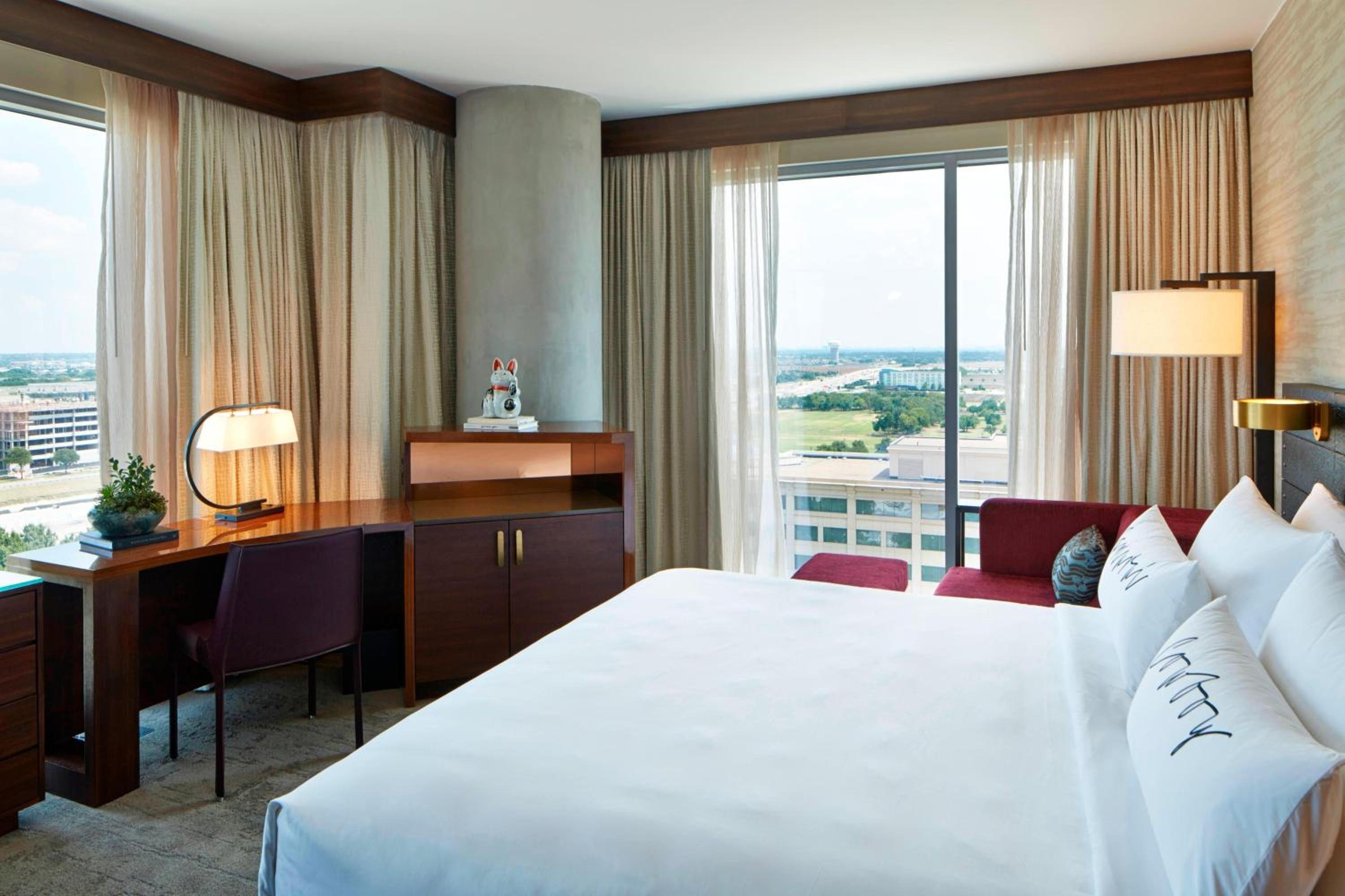 Corner King, Guest room, 1 King, Corner room photo 2