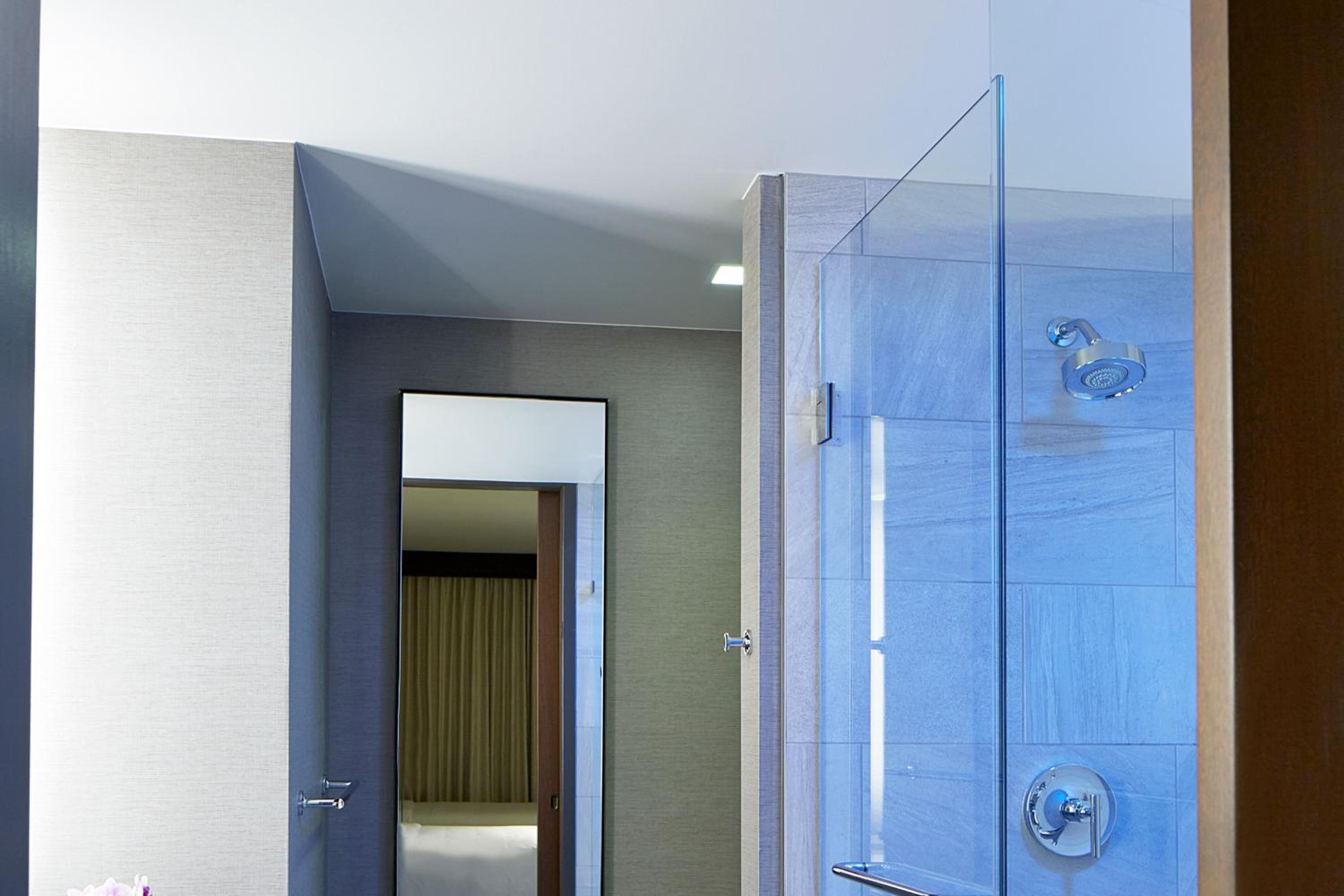 Queen Room with Two Queen Beds - Hearing Accessible photo 2