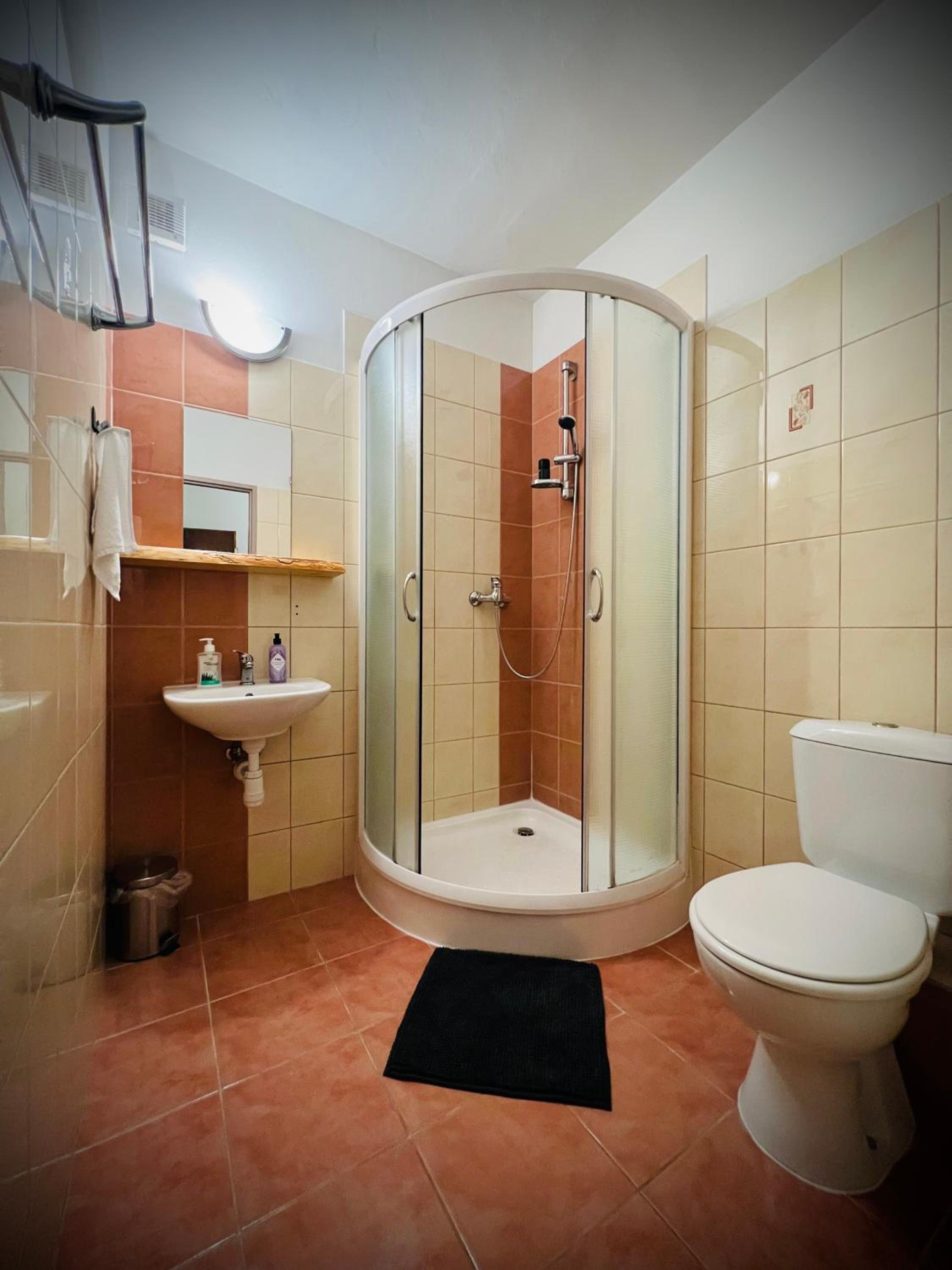 Double or Twin Room with Private Bathroom photo 2