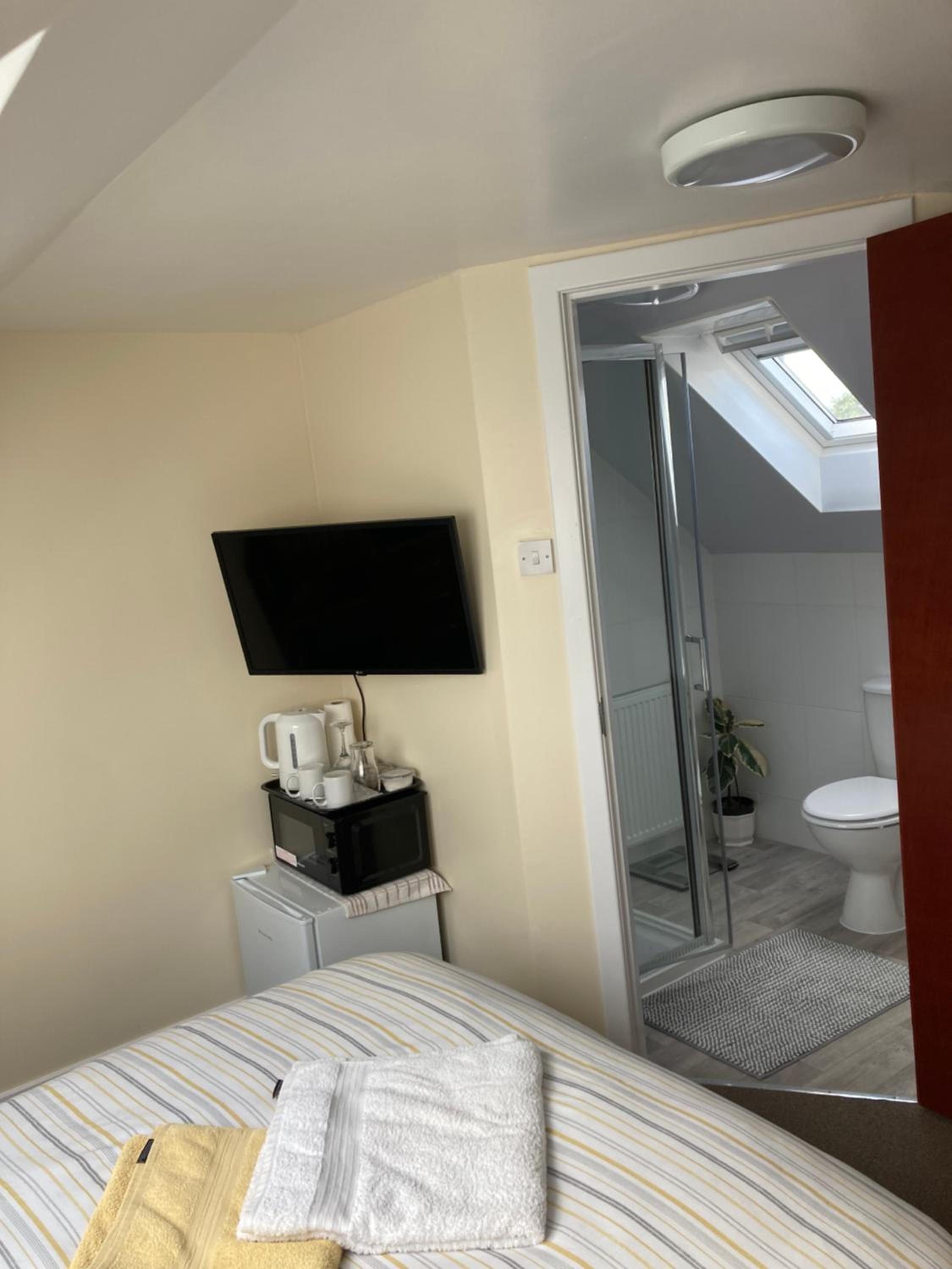Double Room - Photo 5