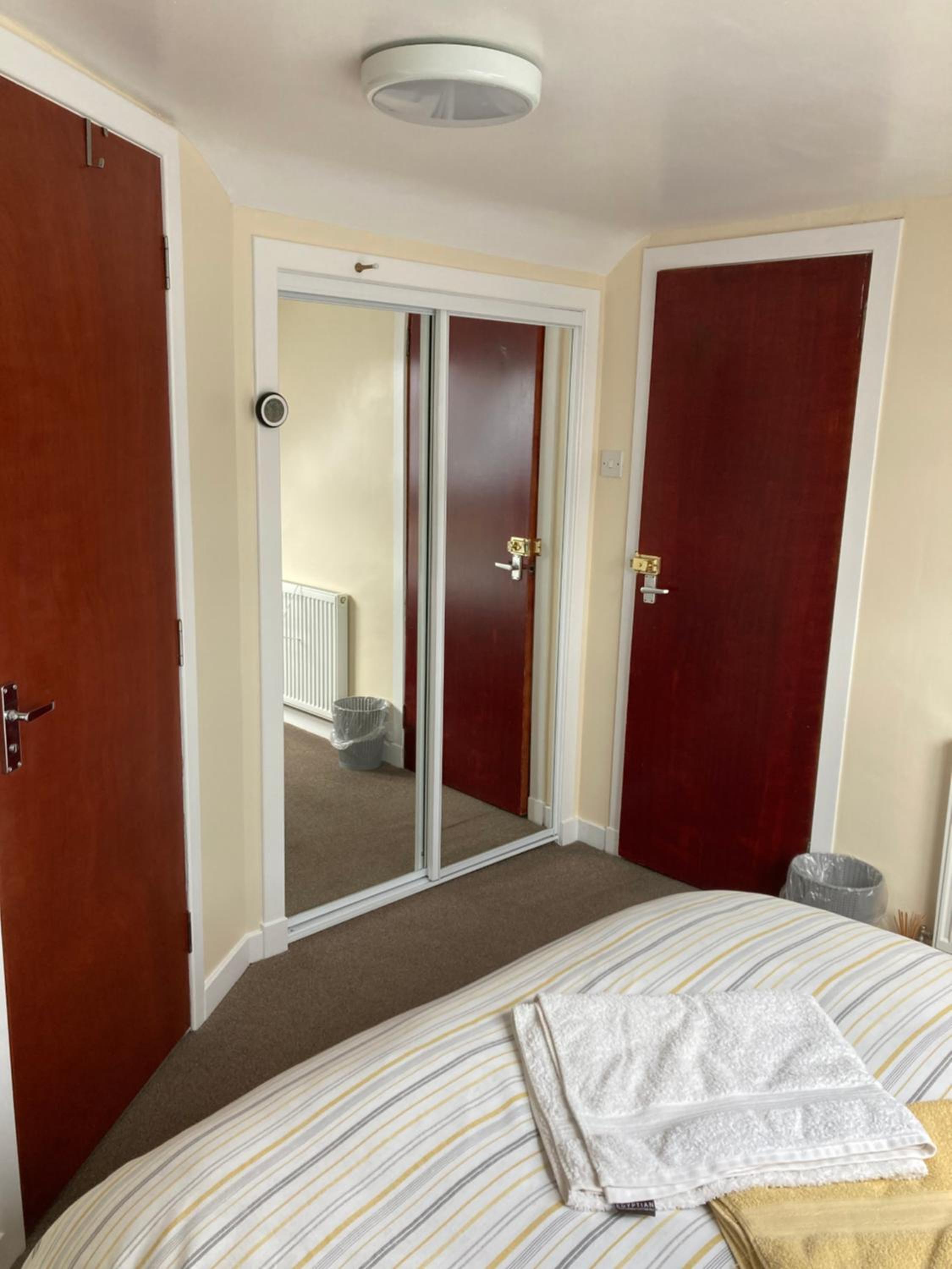 Double Room - Photo 6