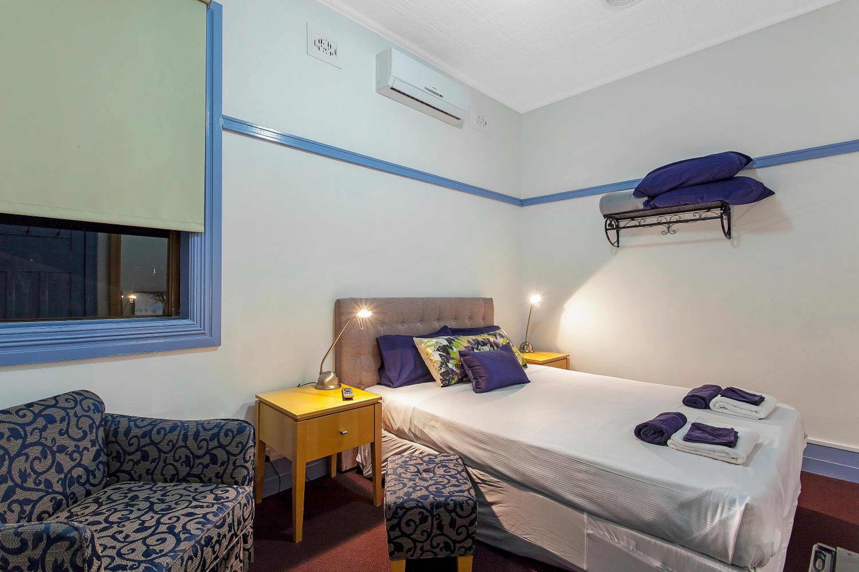Double Room with Shared Bathroom photo 2