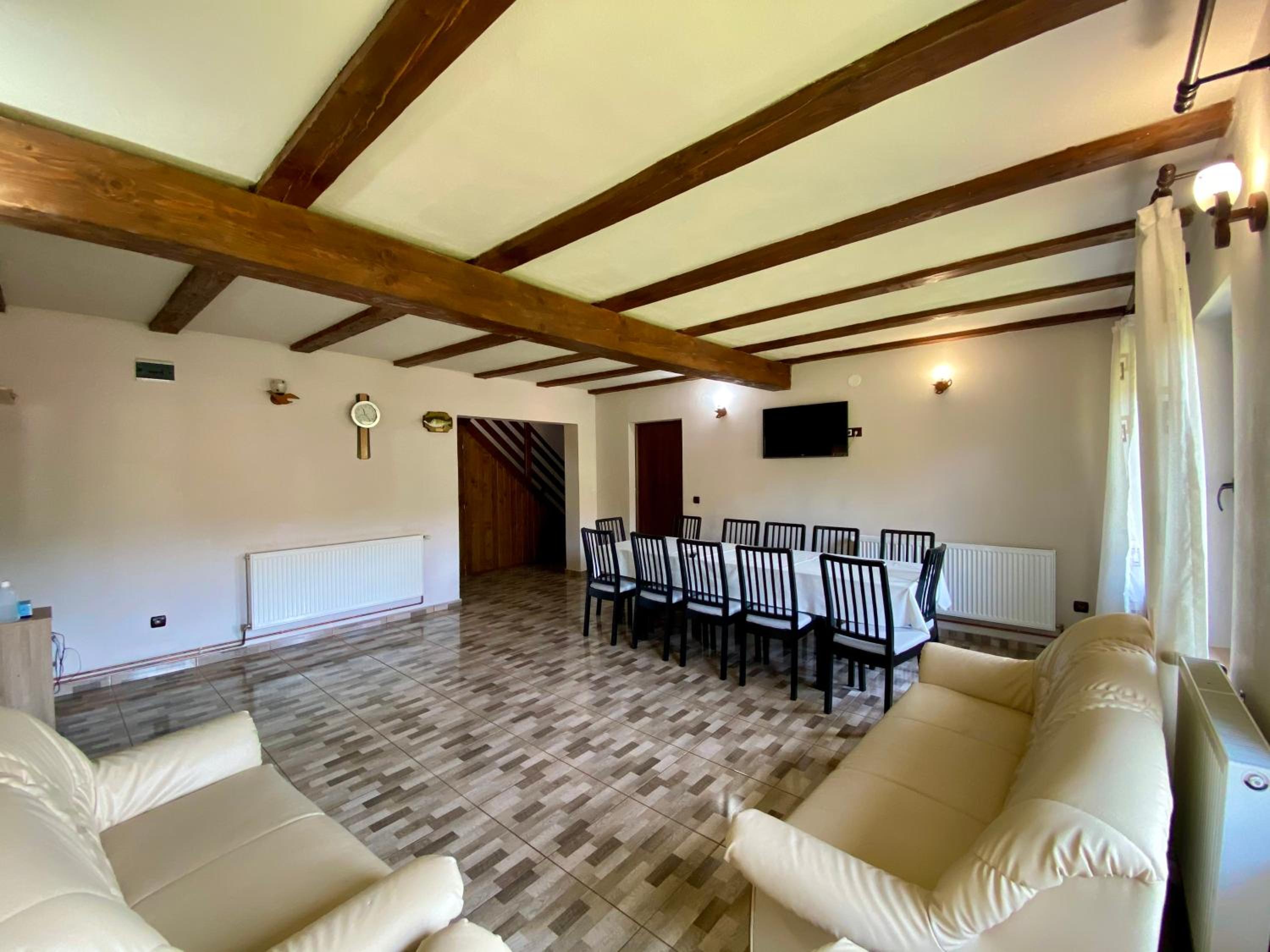 Six-Bedroom House photo 2