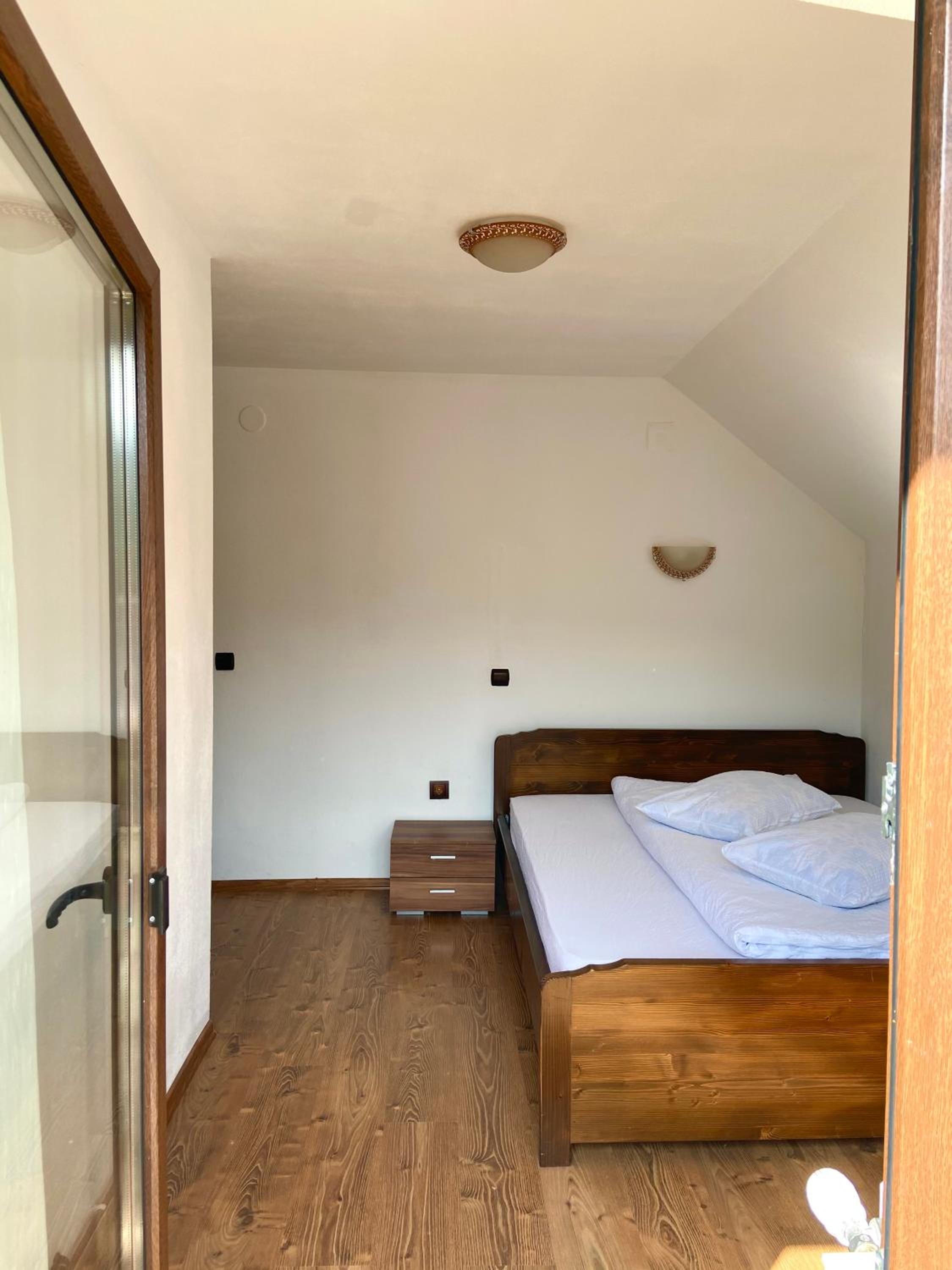 Six-Bedroom House photo 1