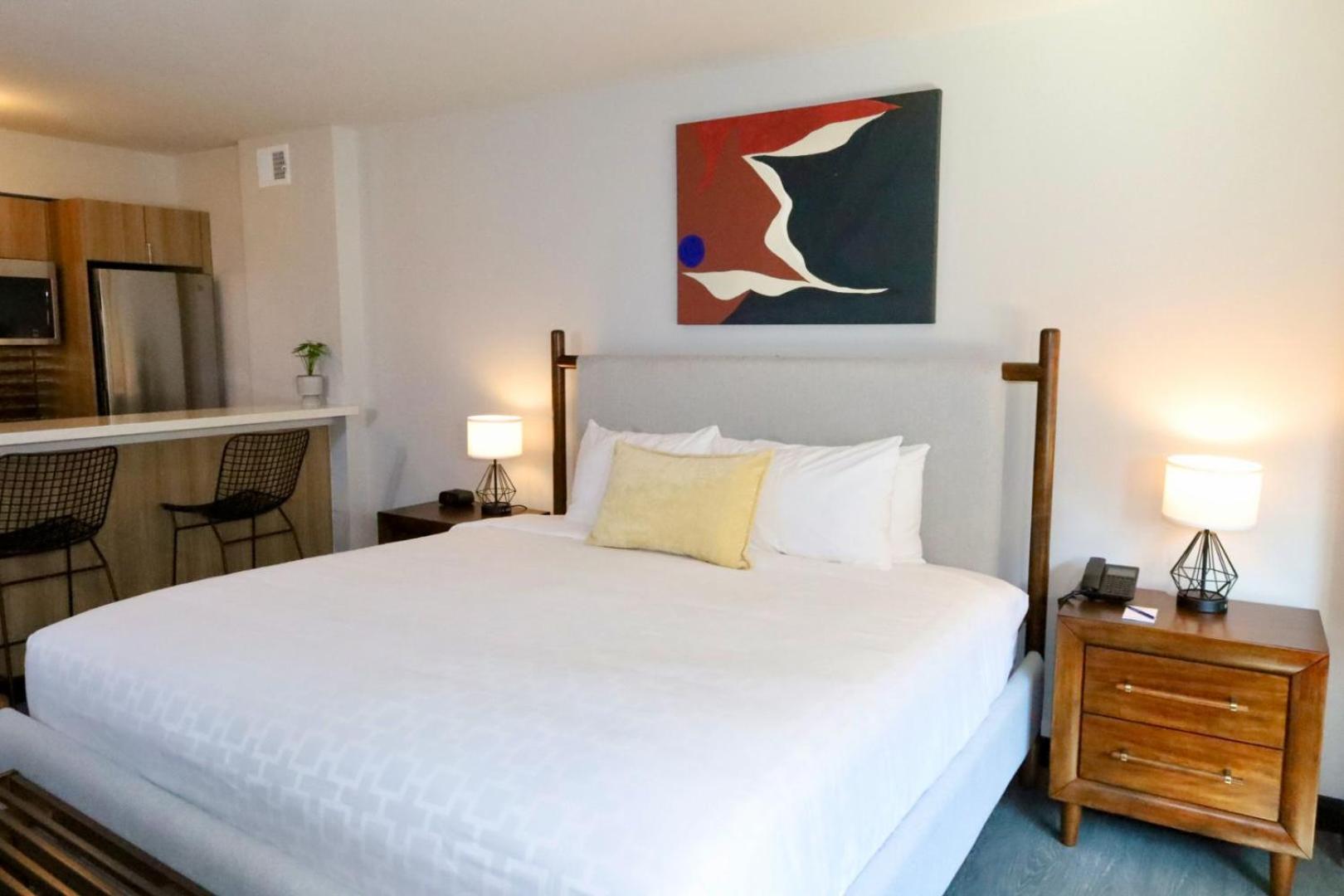 King Room with Tub - Disability Access/Non Smoking photo 2