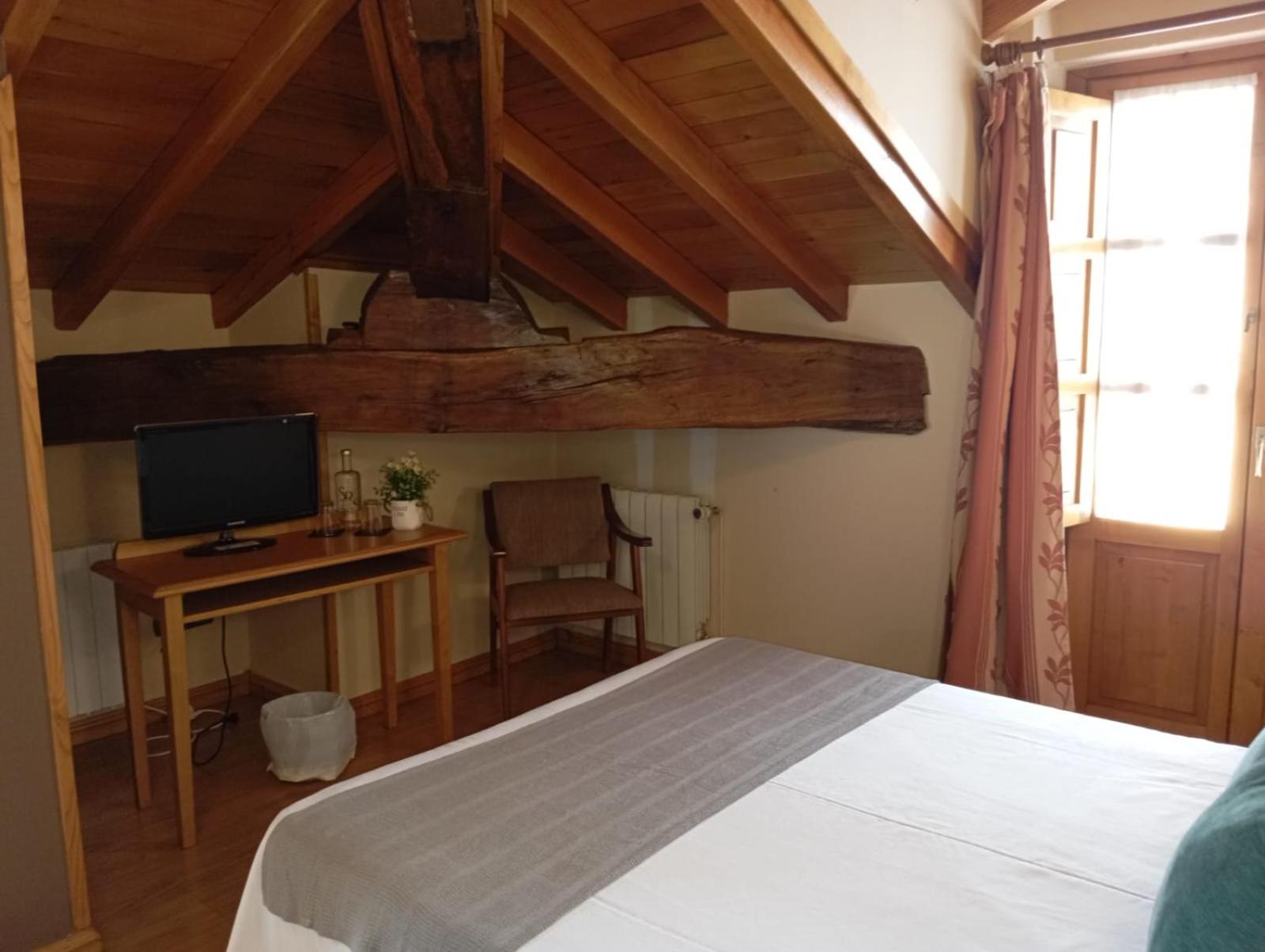 Double Room - Photo 3