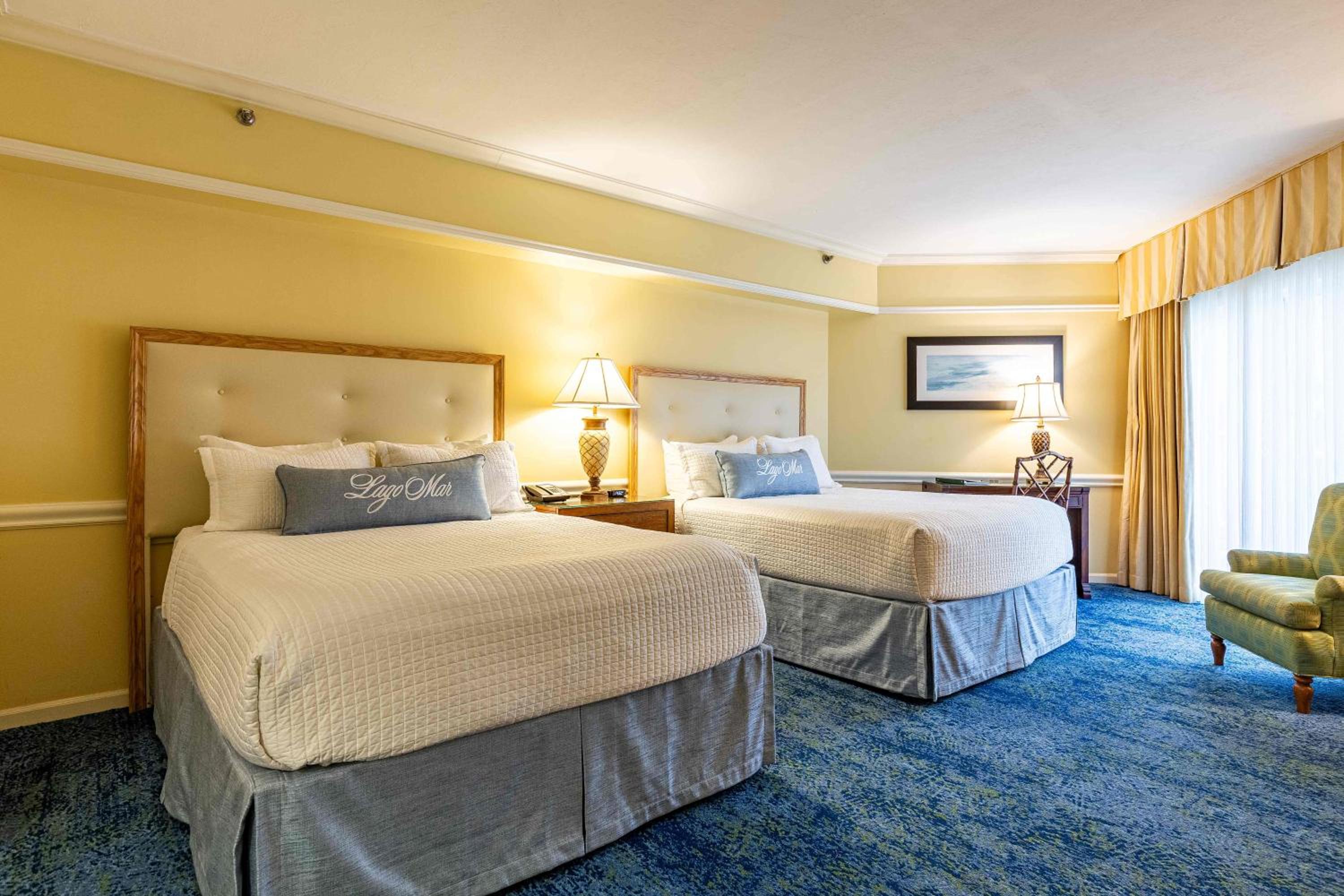 Queen Room with Two Queen Beds - Photo 9