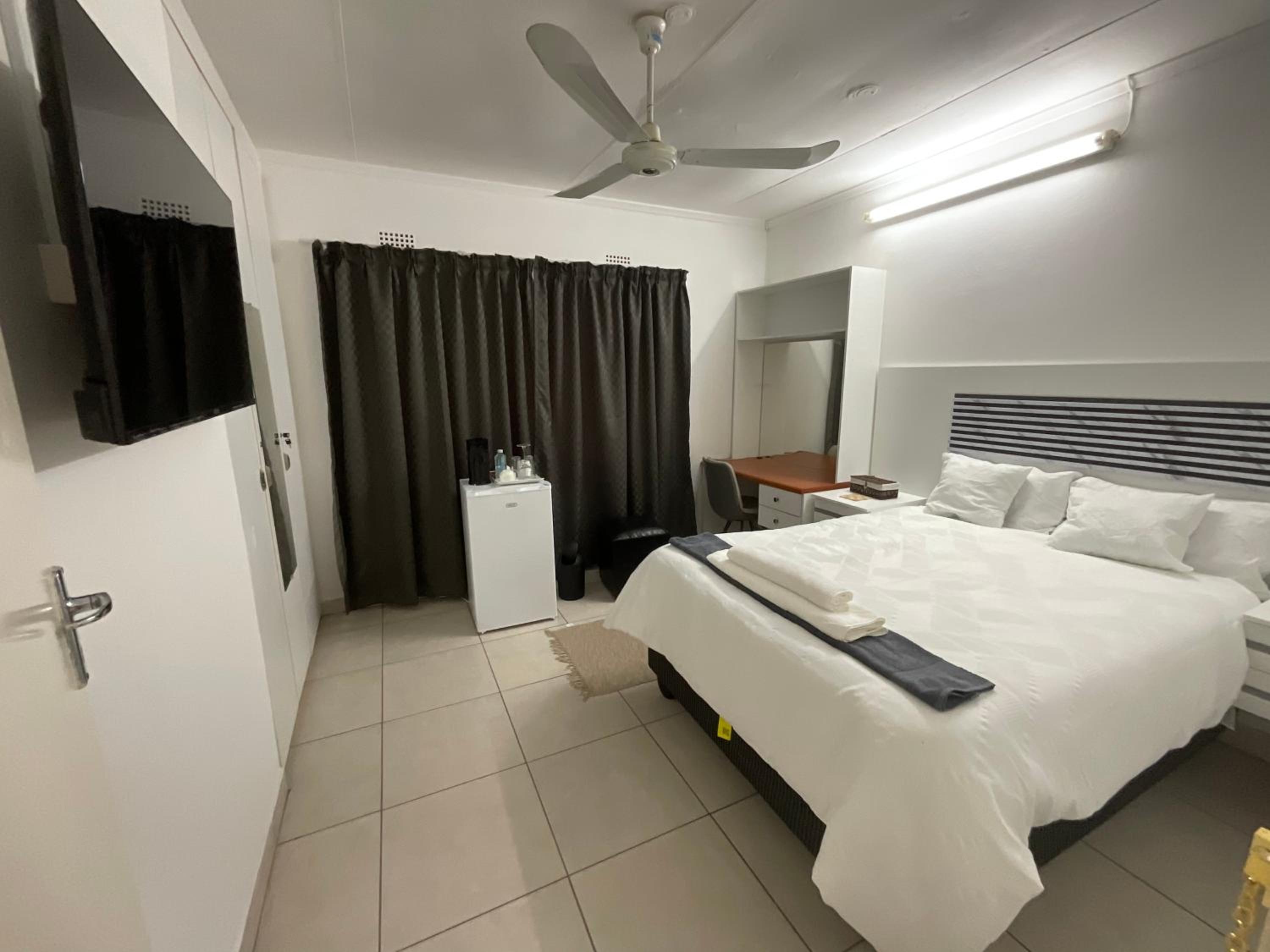 Double Room with Private External Bathroom photo 1