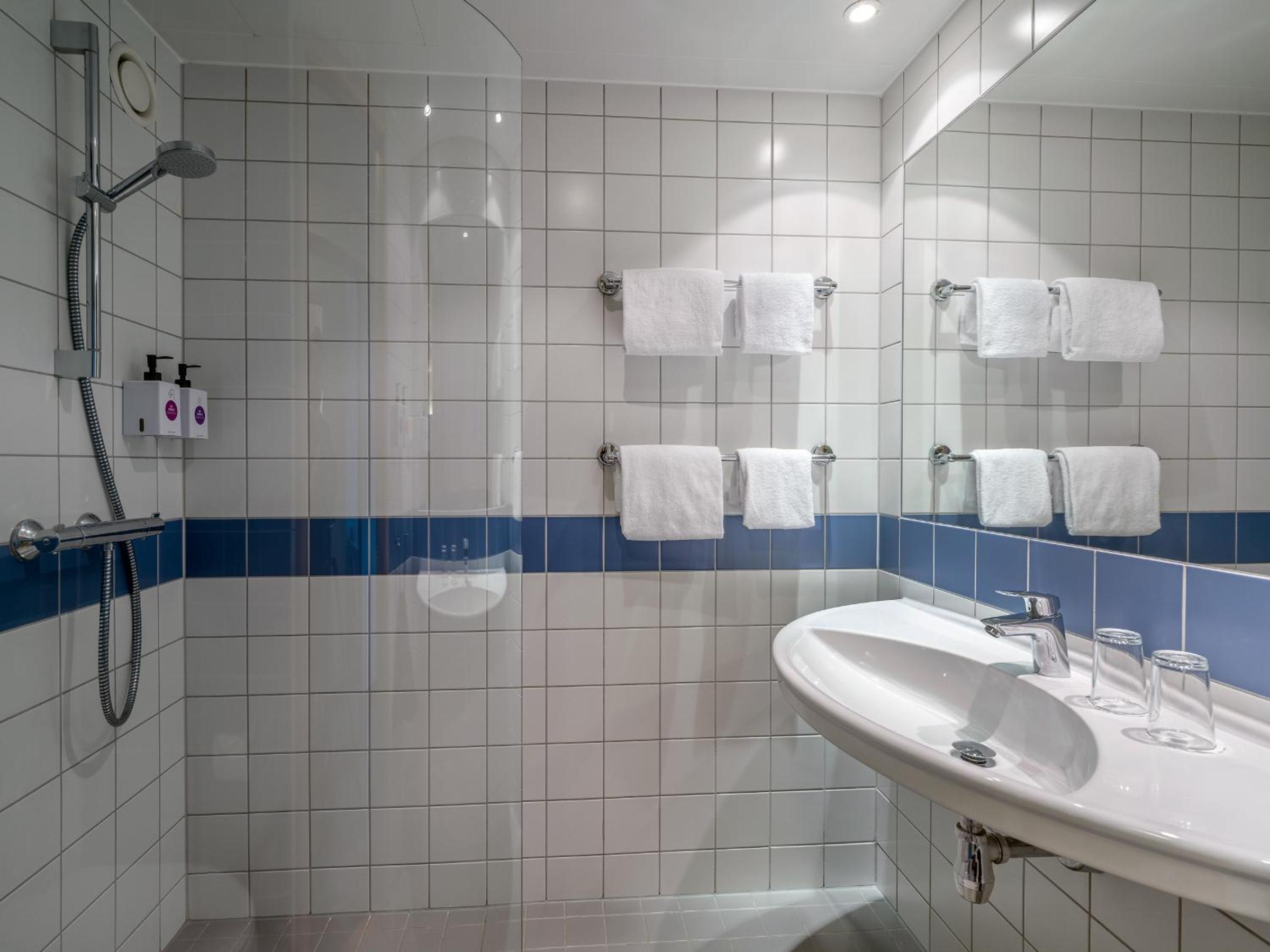 Standard Double Room - Photo 4