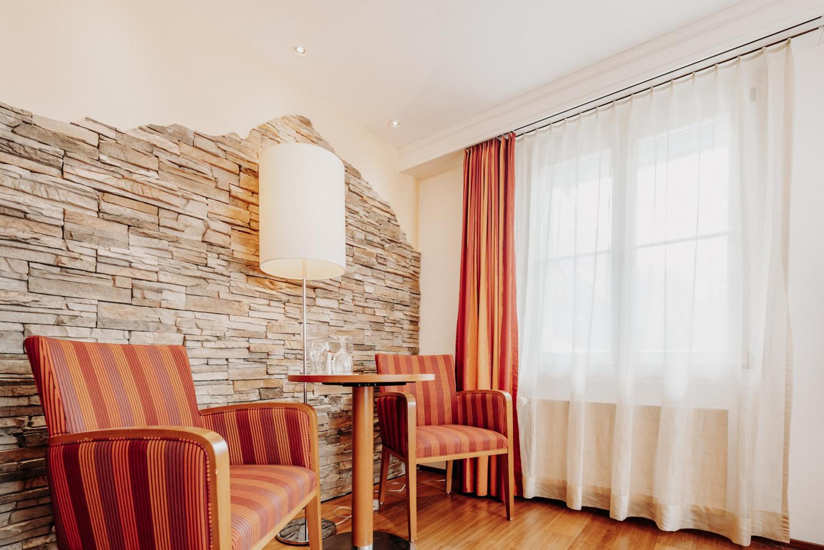 Standard Twin Room with Balcony and Mountain View photo 2