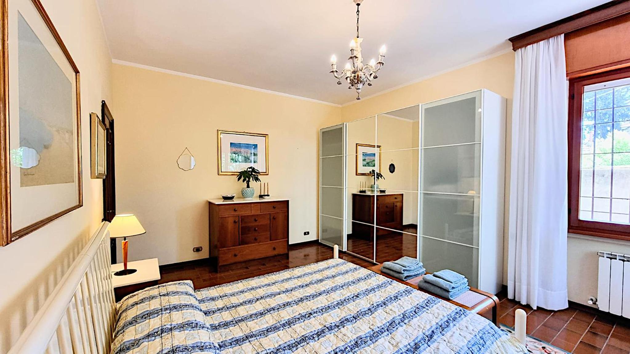 One-Bedroom Apartment photo 3